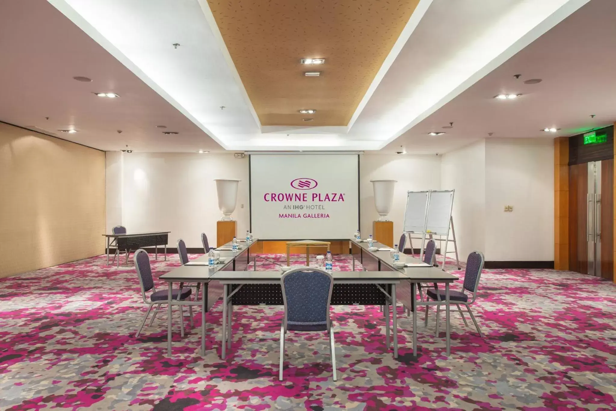 Meeting/conference room in Crowne Plaza Manila Galleria, an IHG Hotel