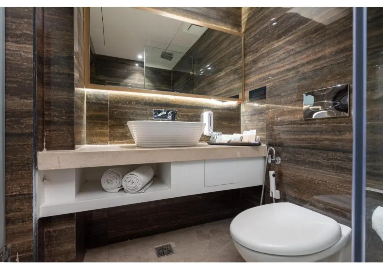 Bathroom in Hotel Arihant By DLS Hotels