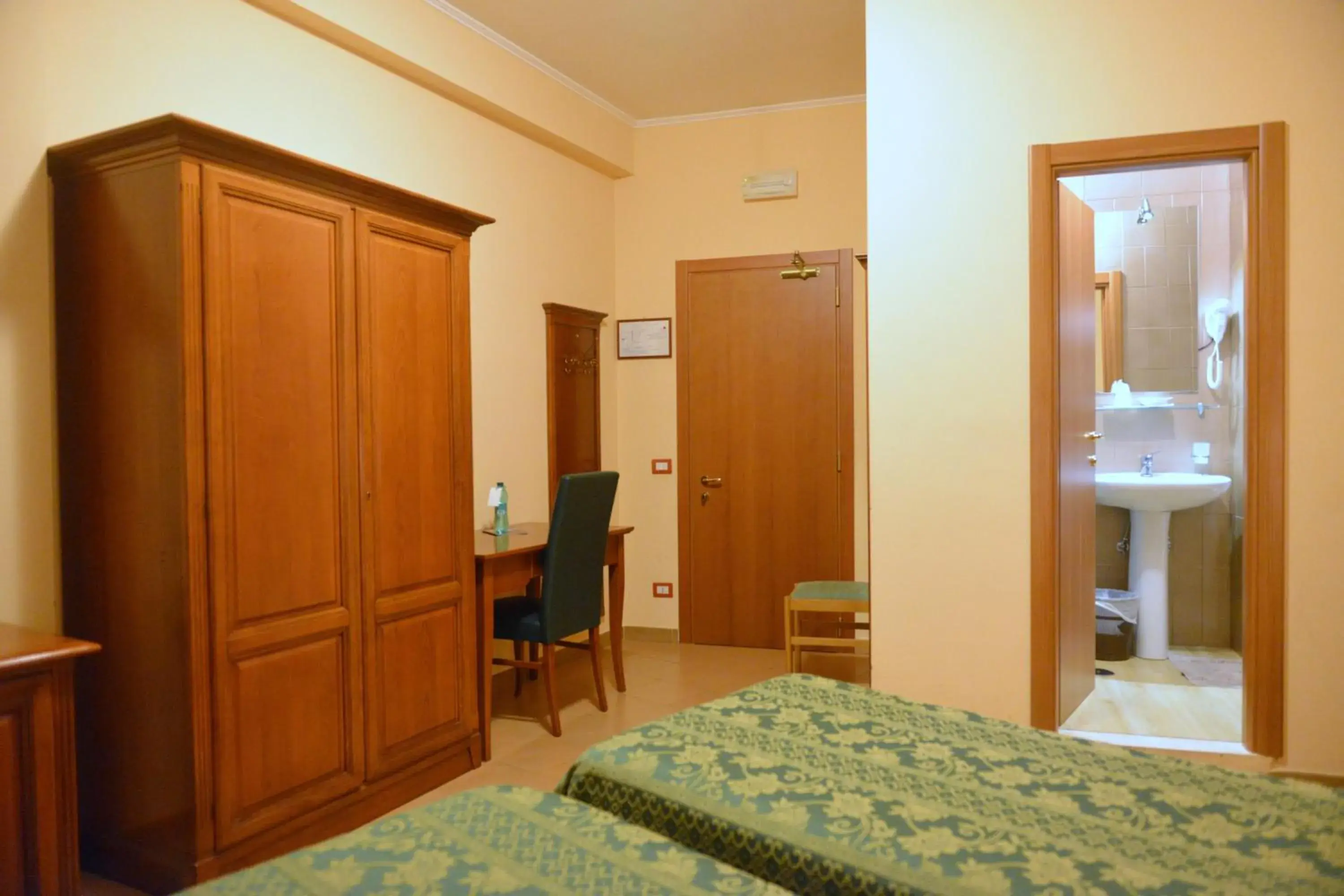 Bedroom, Bed in Hotel Due Pini
