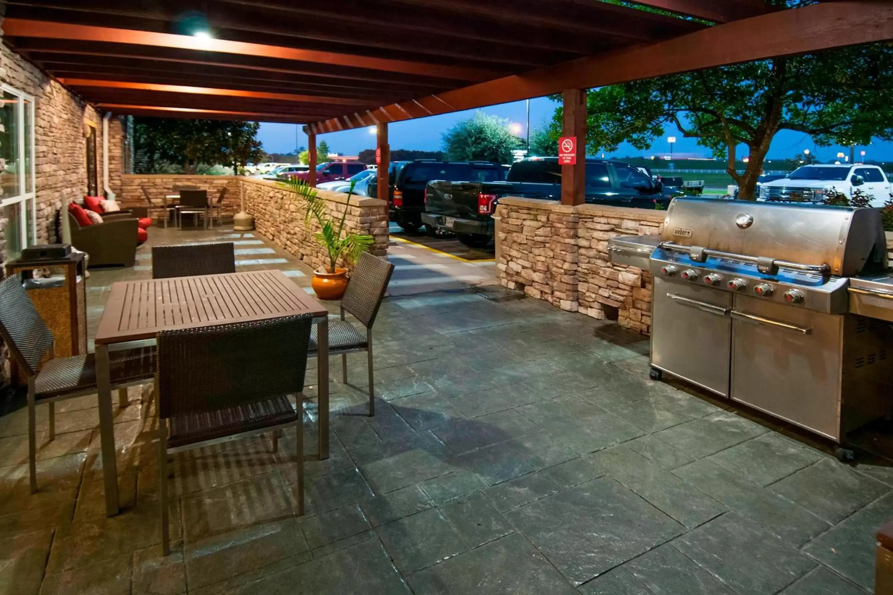 Property building, BBQ Facilities in TownePlace Suites by Marriott Baton Rouge Gonzales