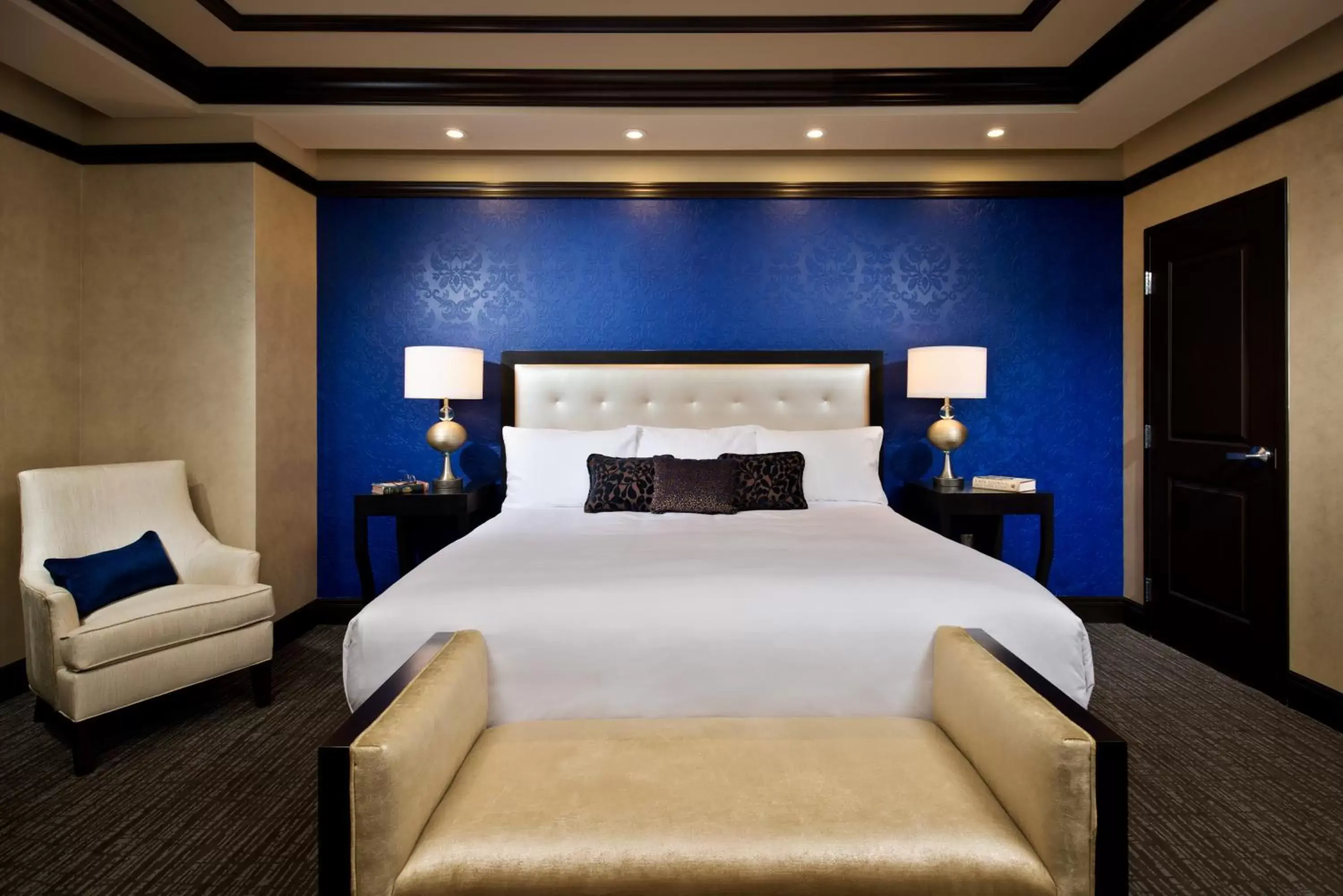 Bed in Saratoga Casino Hotel
