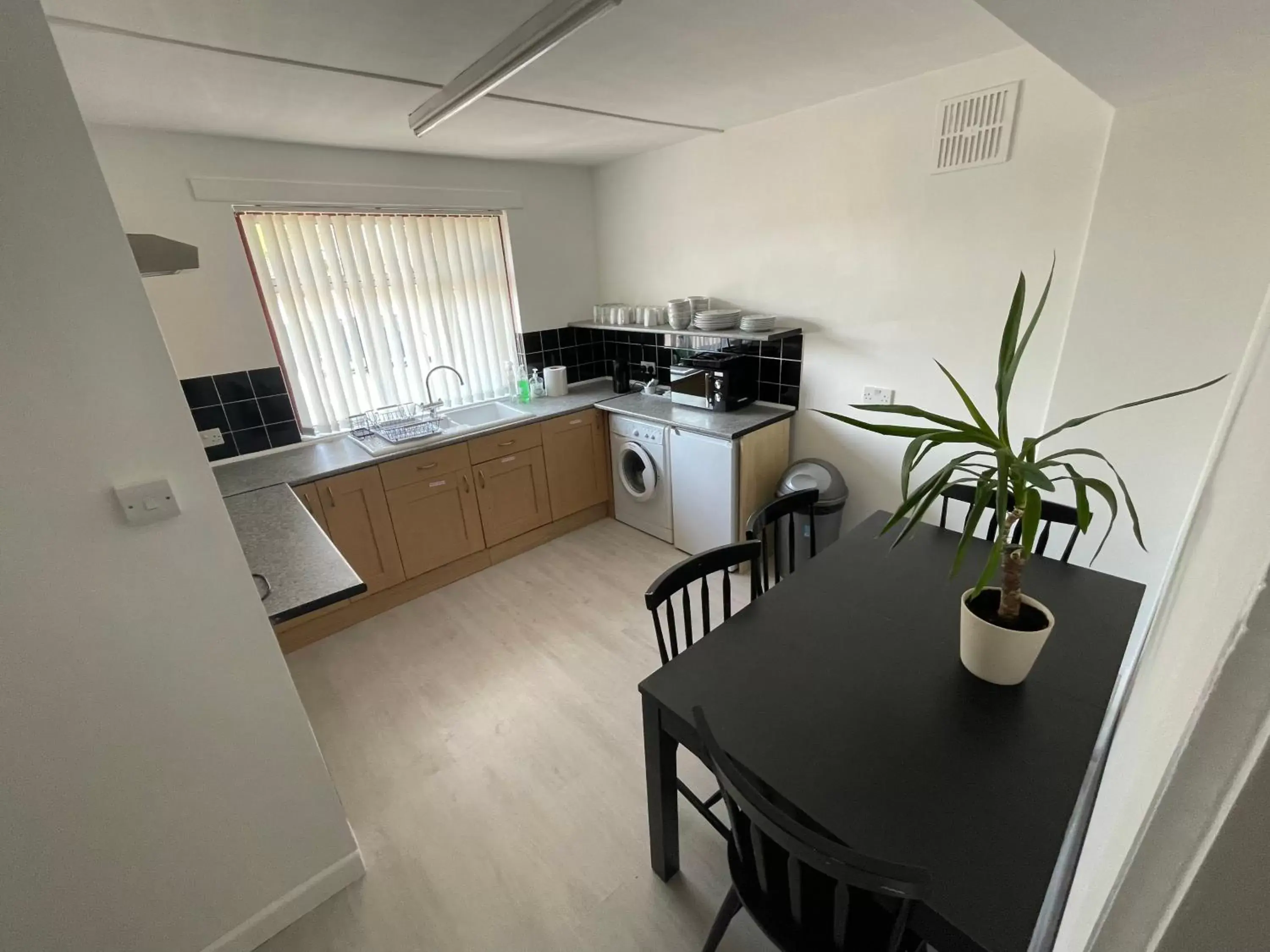 Dining area, Kitchen/Kitchenette in Holbury B&B