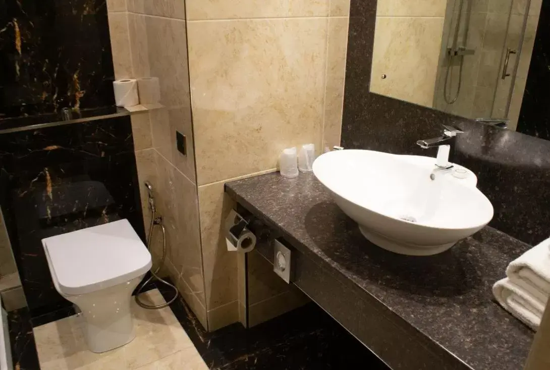 Bathroom in Tong Park Hotel