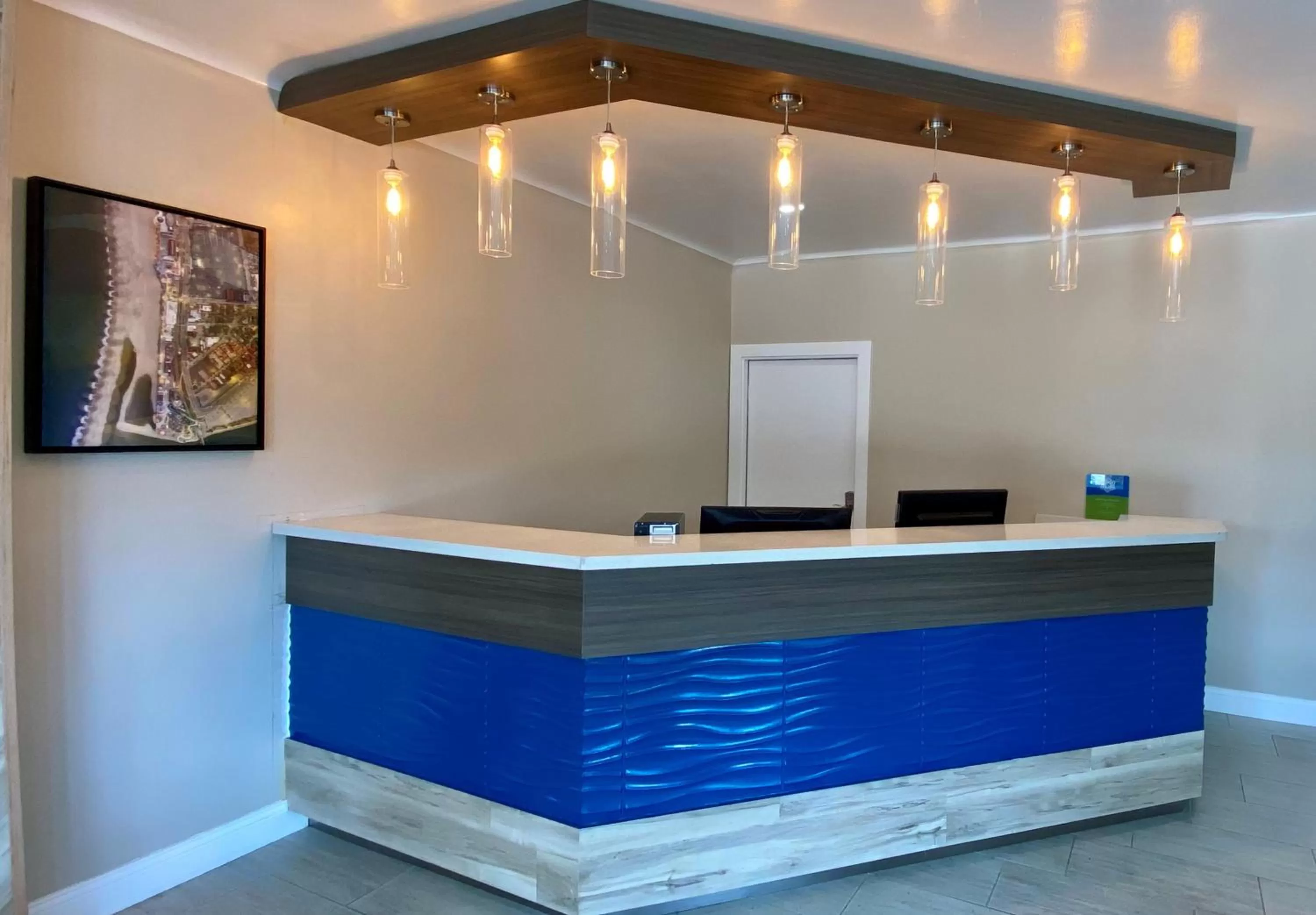 Lobby or reception in SureStay Hotel by Best Western Santa Cruz