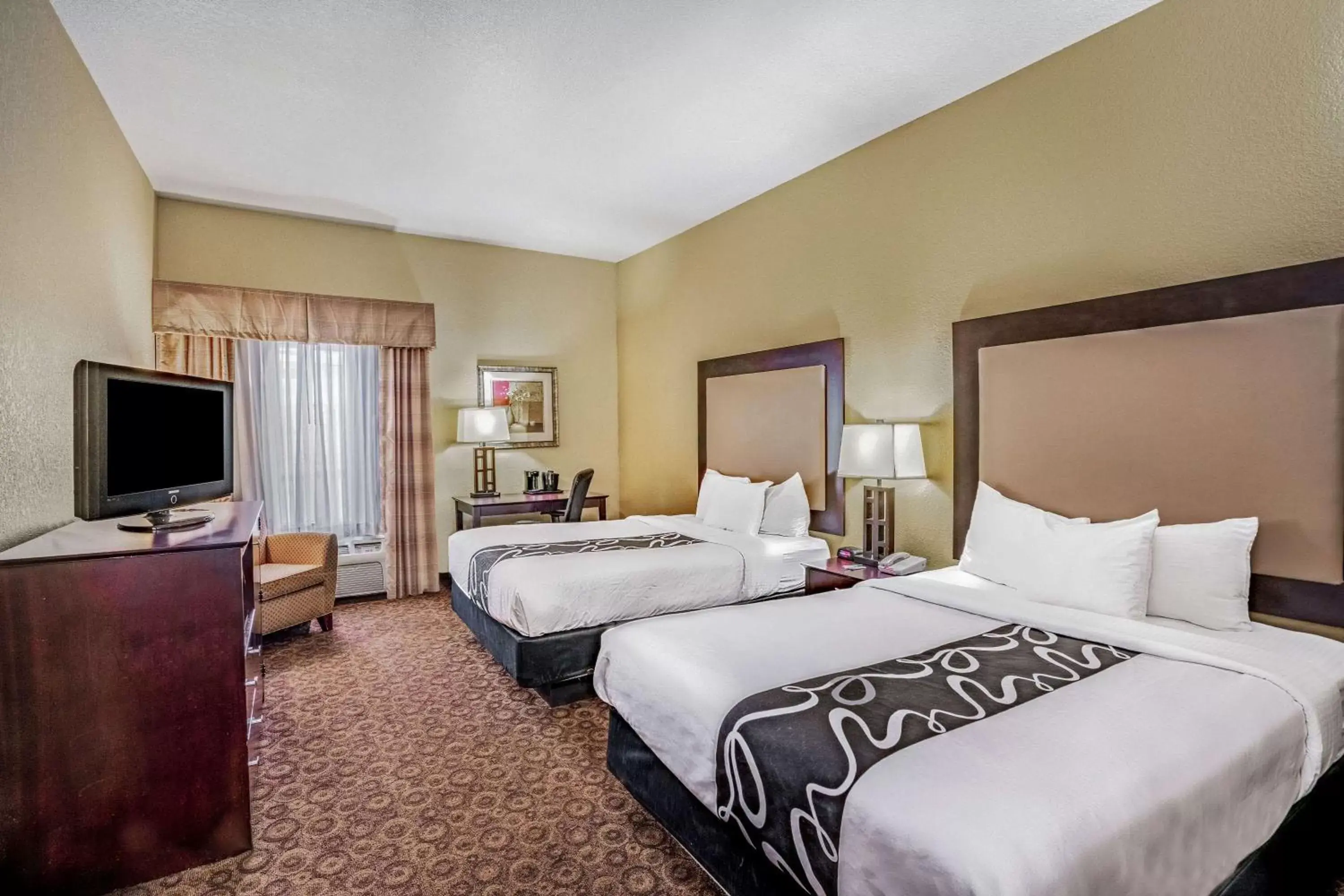 Photo of the whole room, Bed in La Quinta by Wyndham Vicksburg