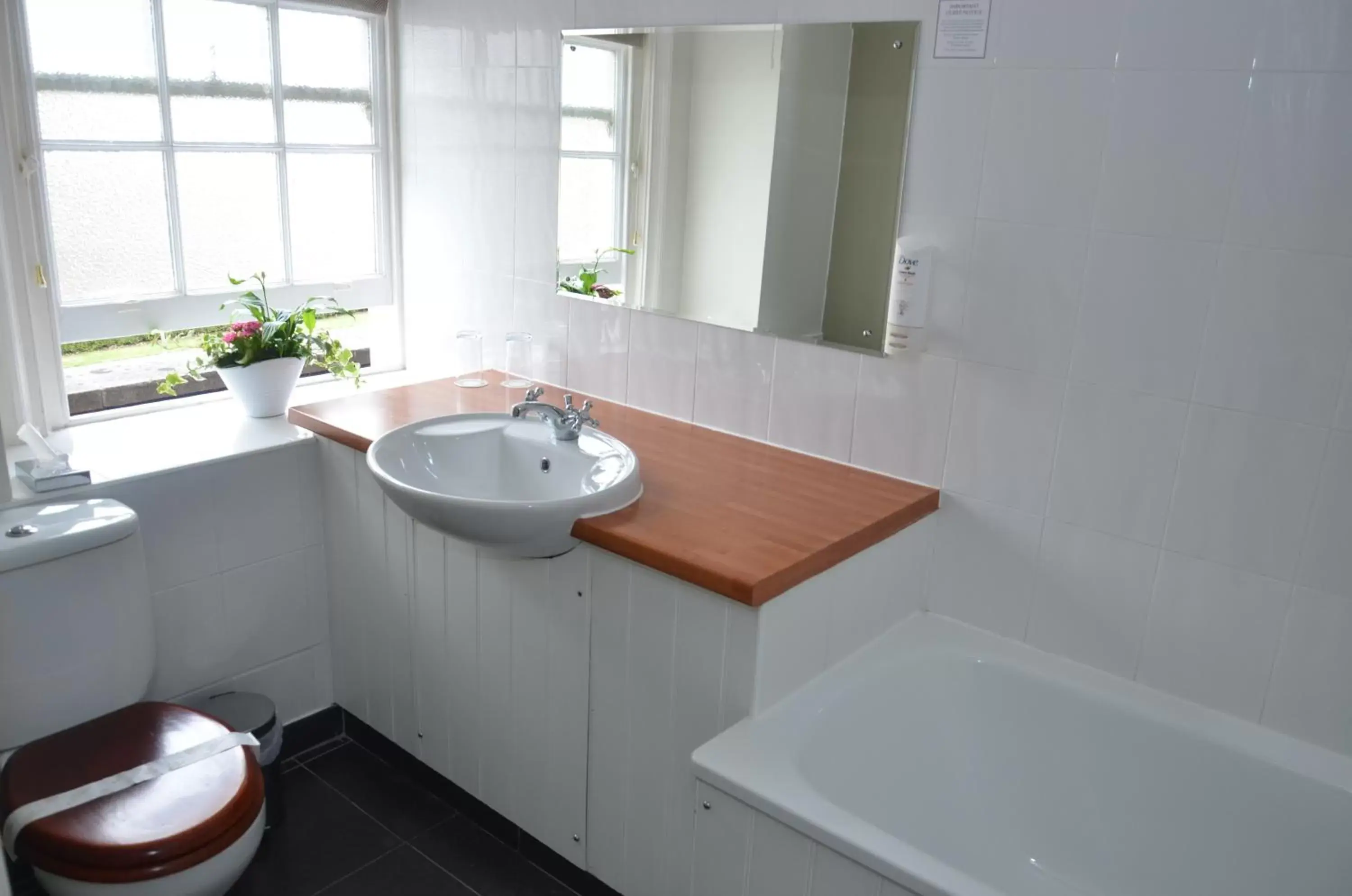 Bathroom in The Broadway Hotel