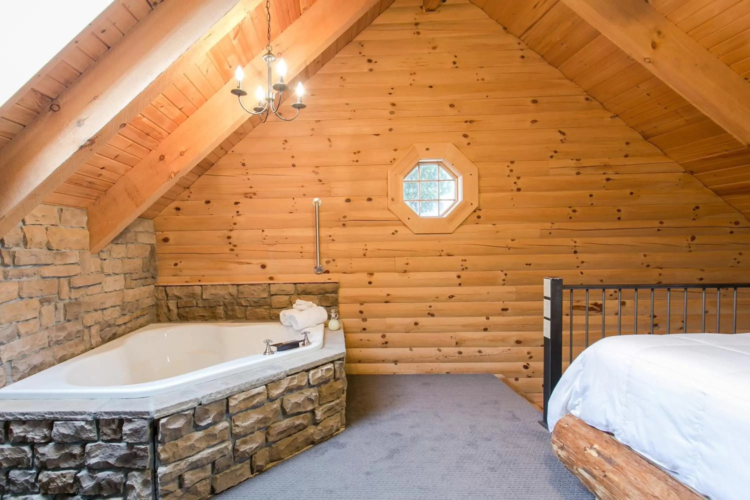 Bath in Coblentz Country Lodge by Amish Country Lodging