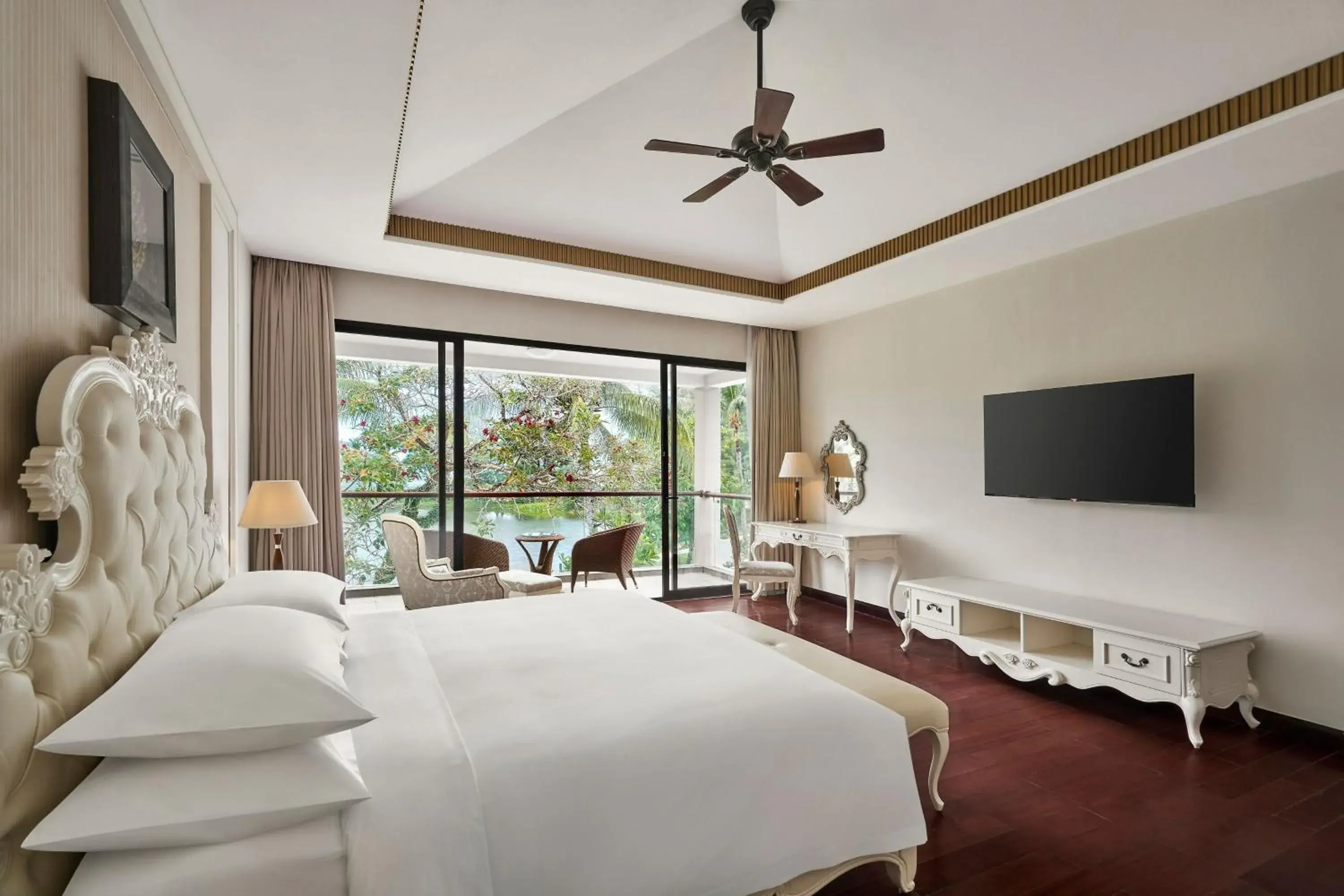 Bedroom in Sheraton Phu Quoc Long Beach Resort