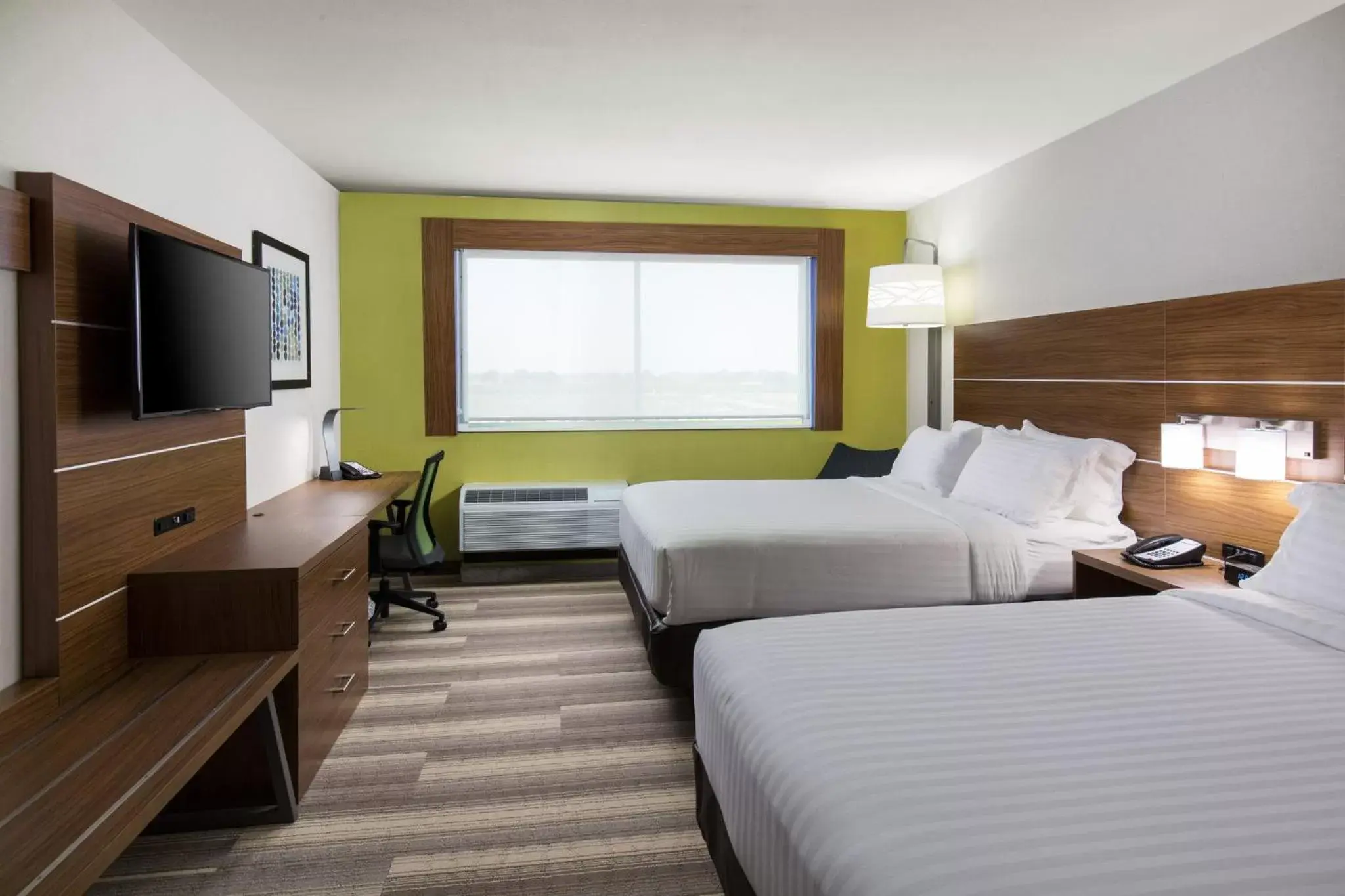 Photo of the whole room in Holiday Inn Express Visalia-Sequoia Gateway Area, an IHG Hotel