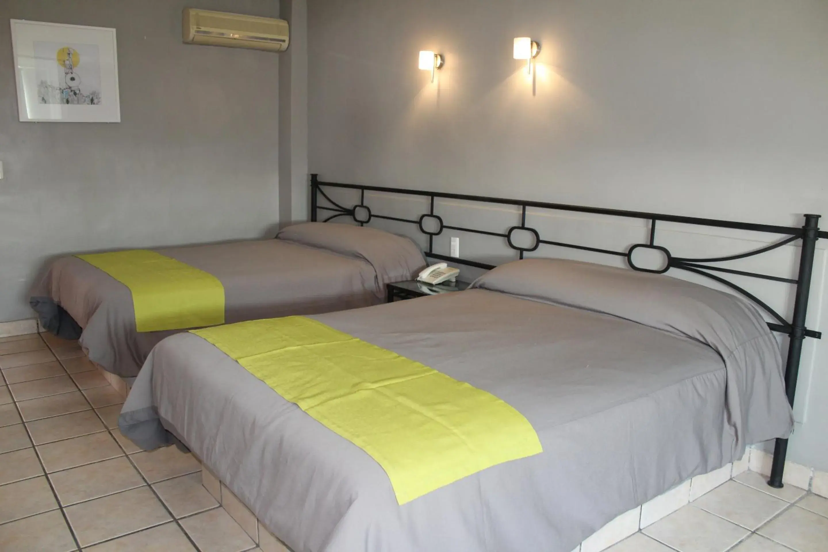 Bedroom, Bed in Hotel Arboledas Expo