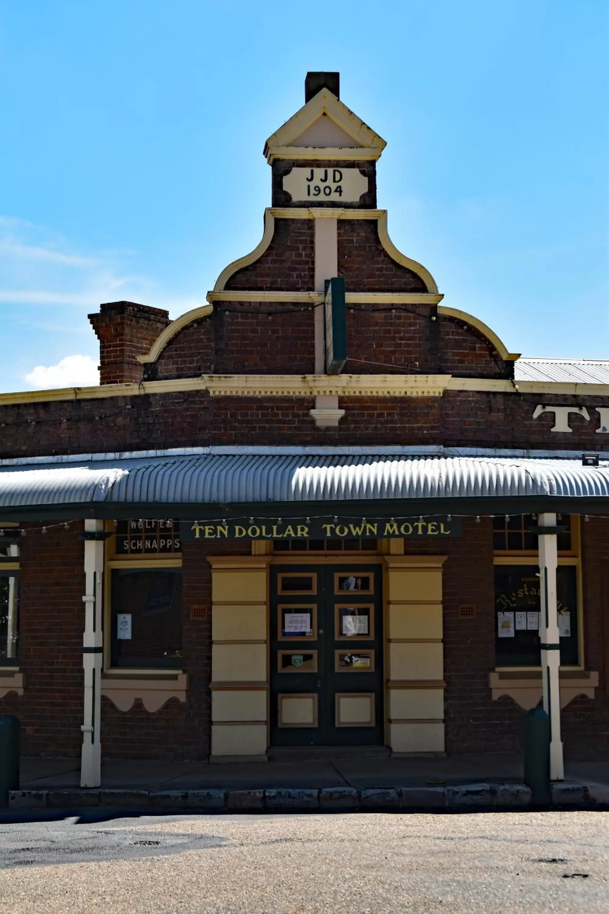 Property Building in Ten Dollar Town Motel