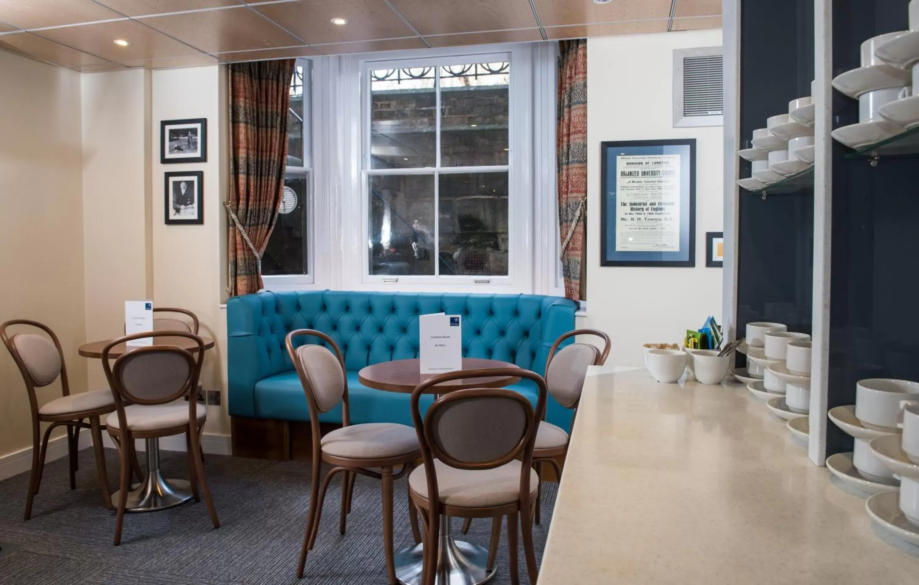 Lounge or bar, Restaurant/Places to Eat in Rewley House University of Oxford