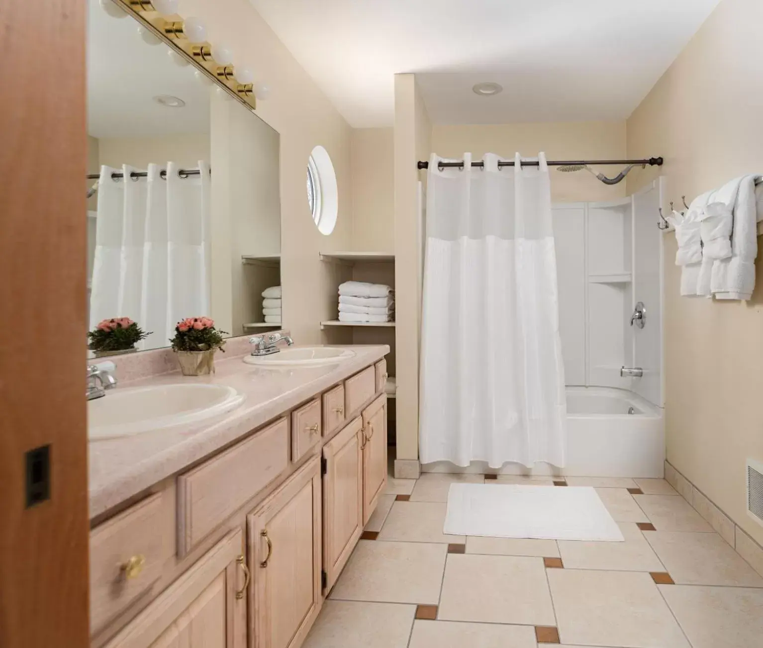 Bathroom in The VUE Boutique Hotel & Boathouse