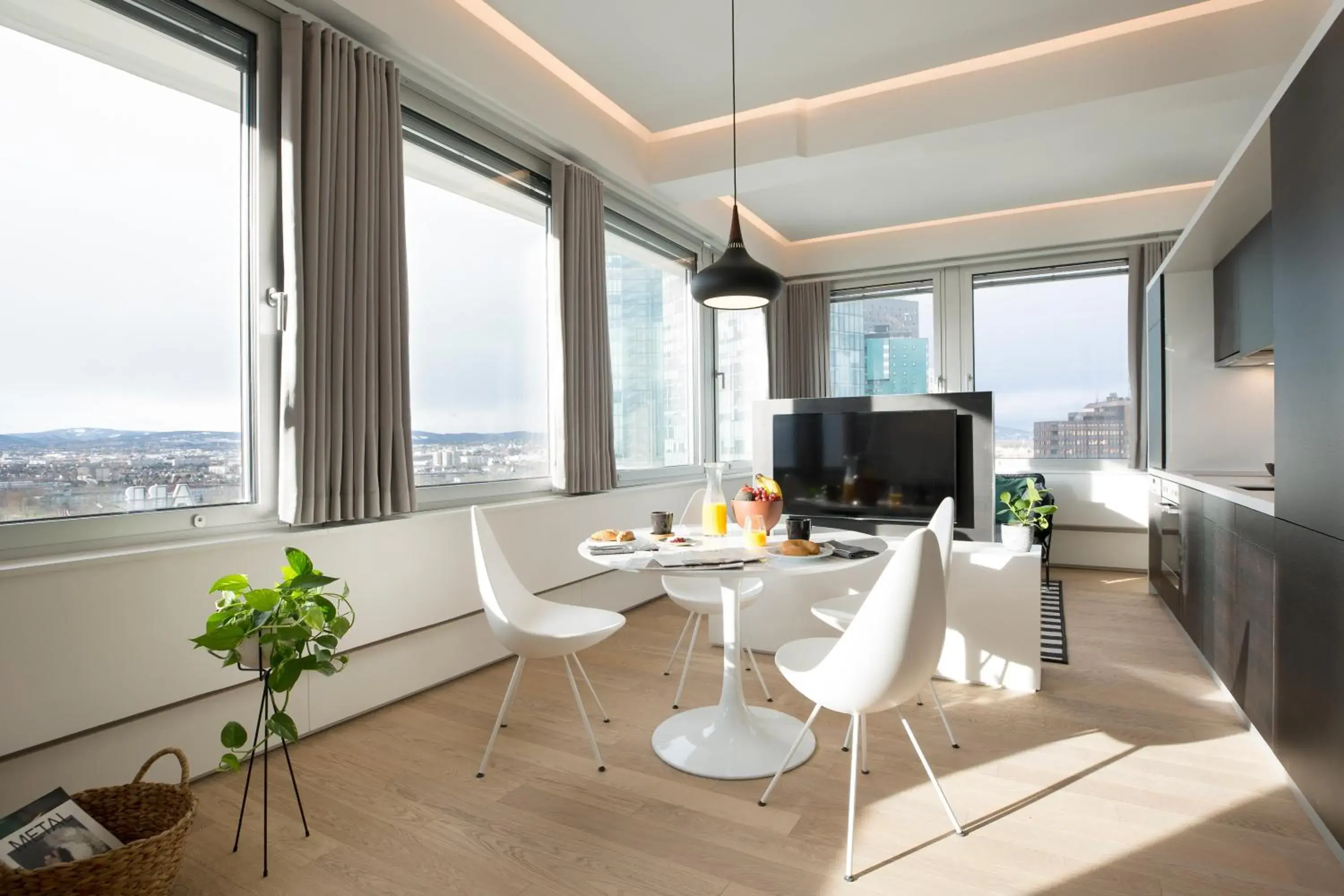 Dining area in PhilsPlace Full-Service Apartments Vienna