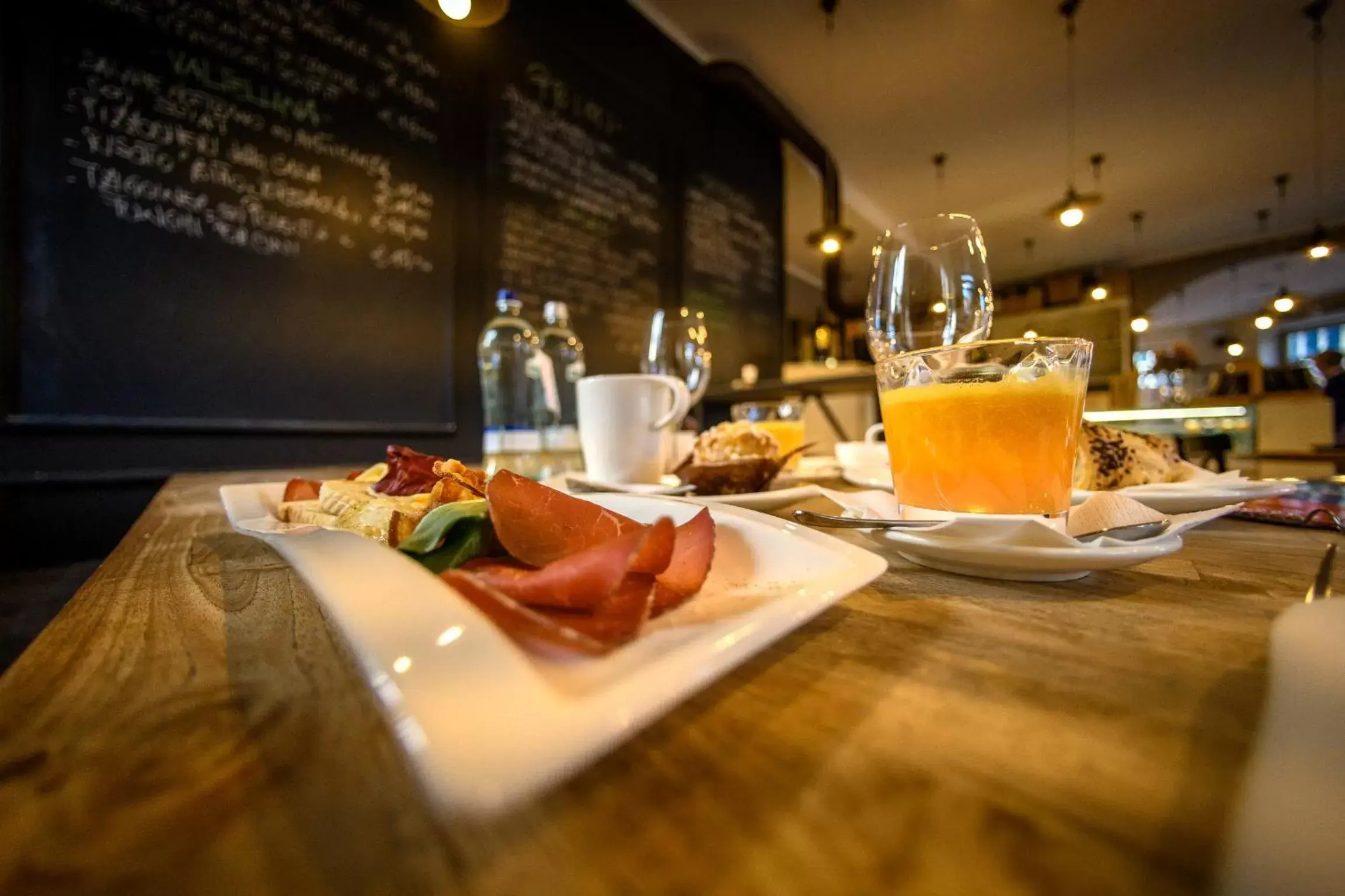 Food and drinks in Eco Rooms&Breakfast Tirano