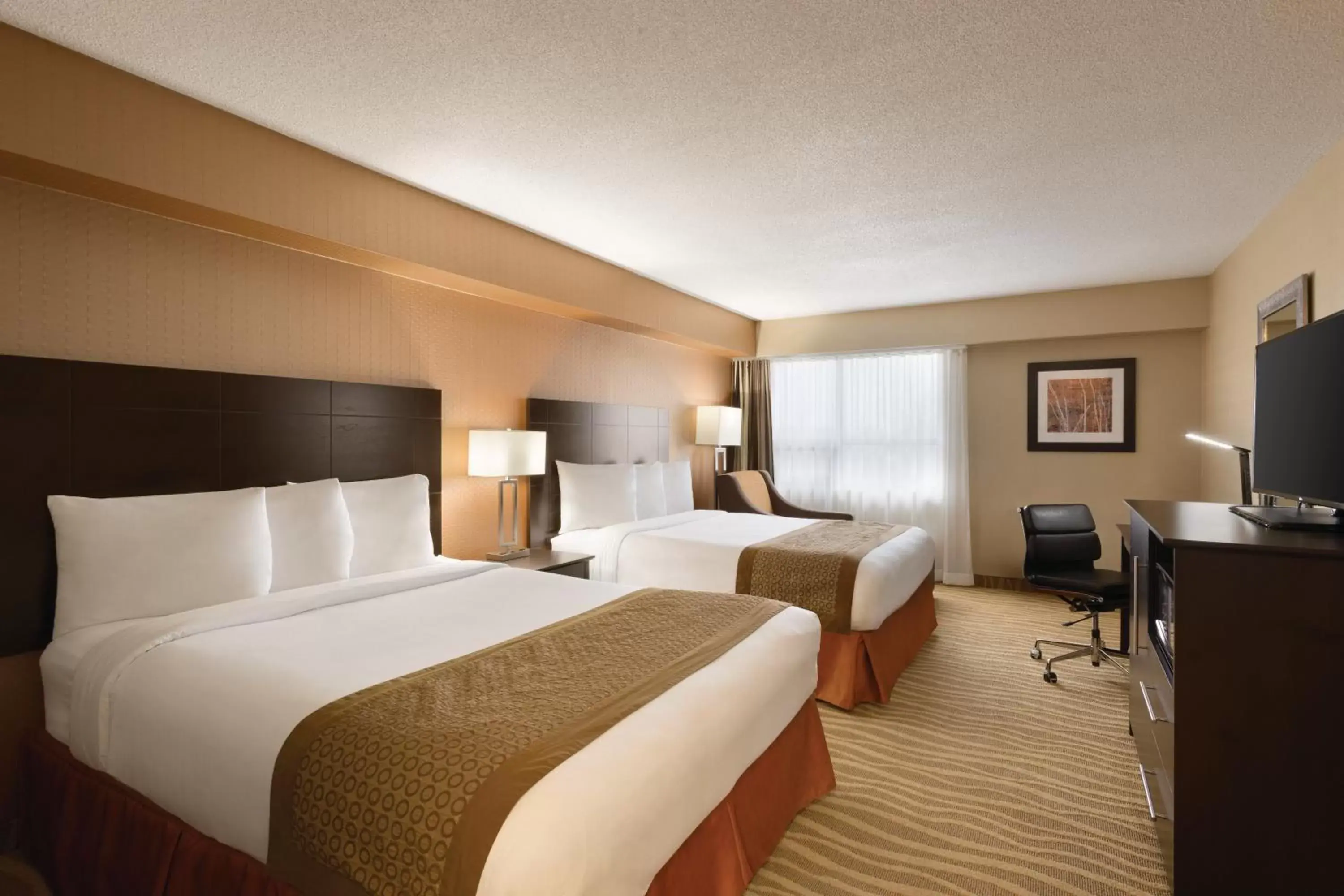 Queen Room with Two Queen Beds in Park Inn by Radisson Toronto-Markham