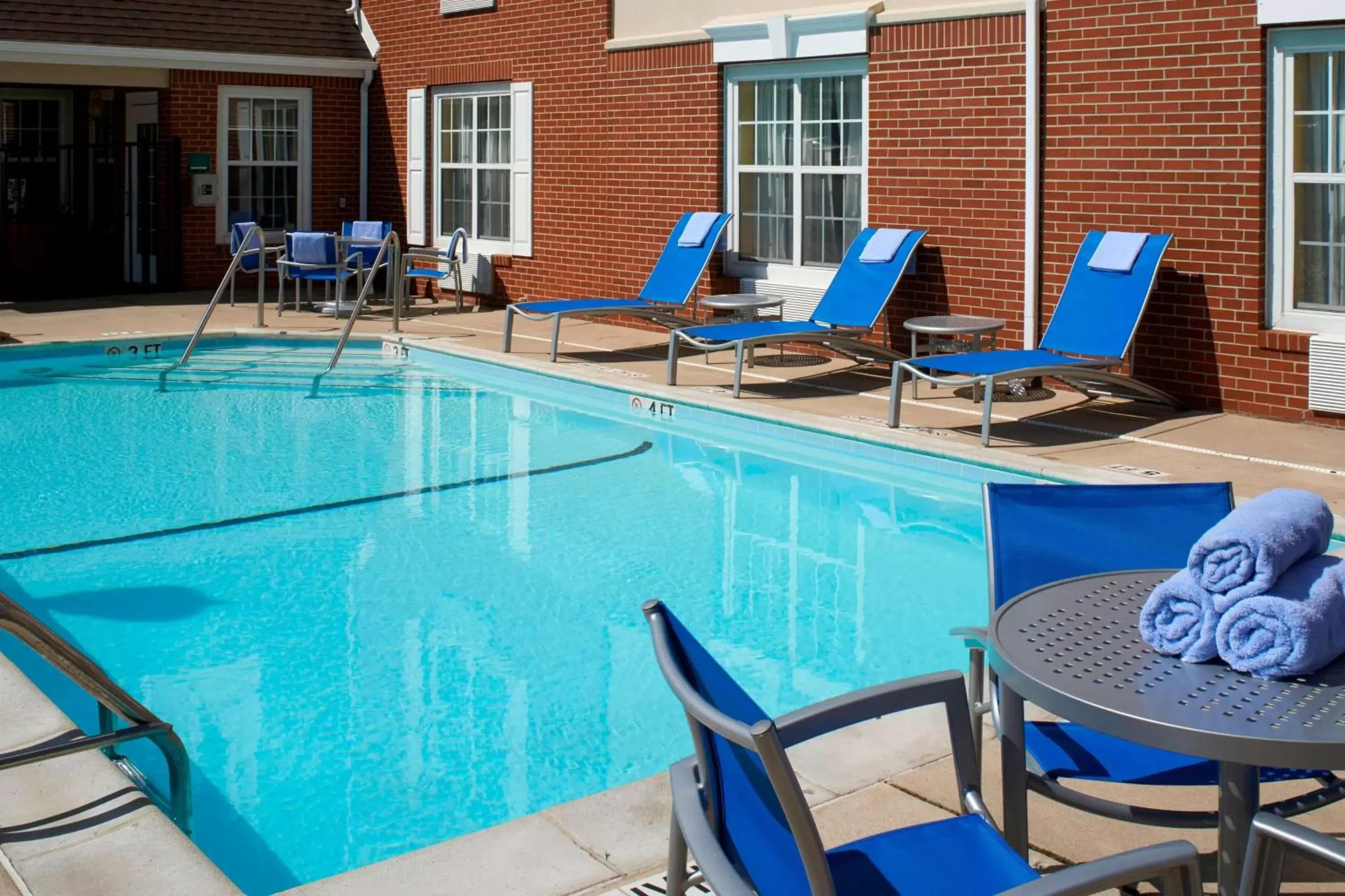 Swimming Pool in Sonesta Simply Suites Detroit Novi