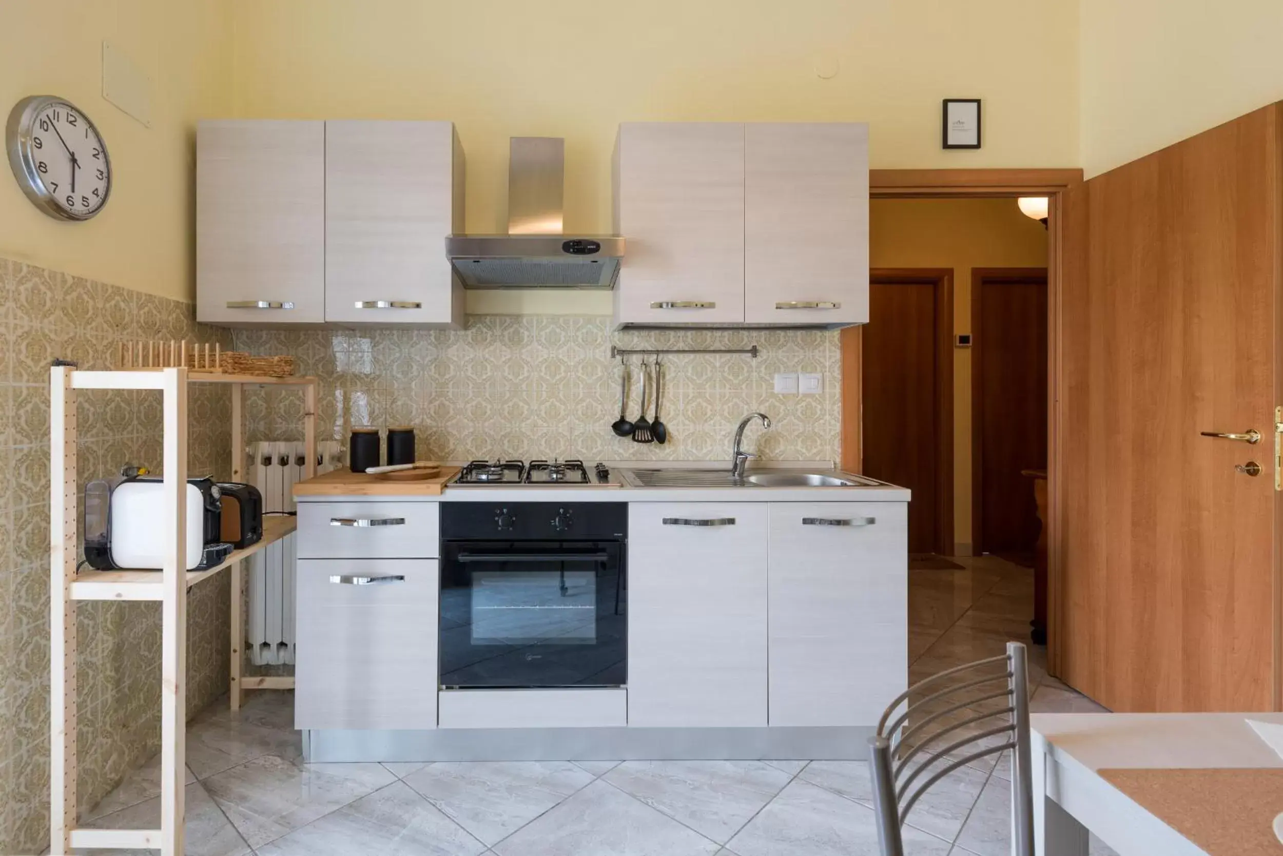 Kitchen/Kitchenette in Travelershome Ciampino Bed&Breakfast