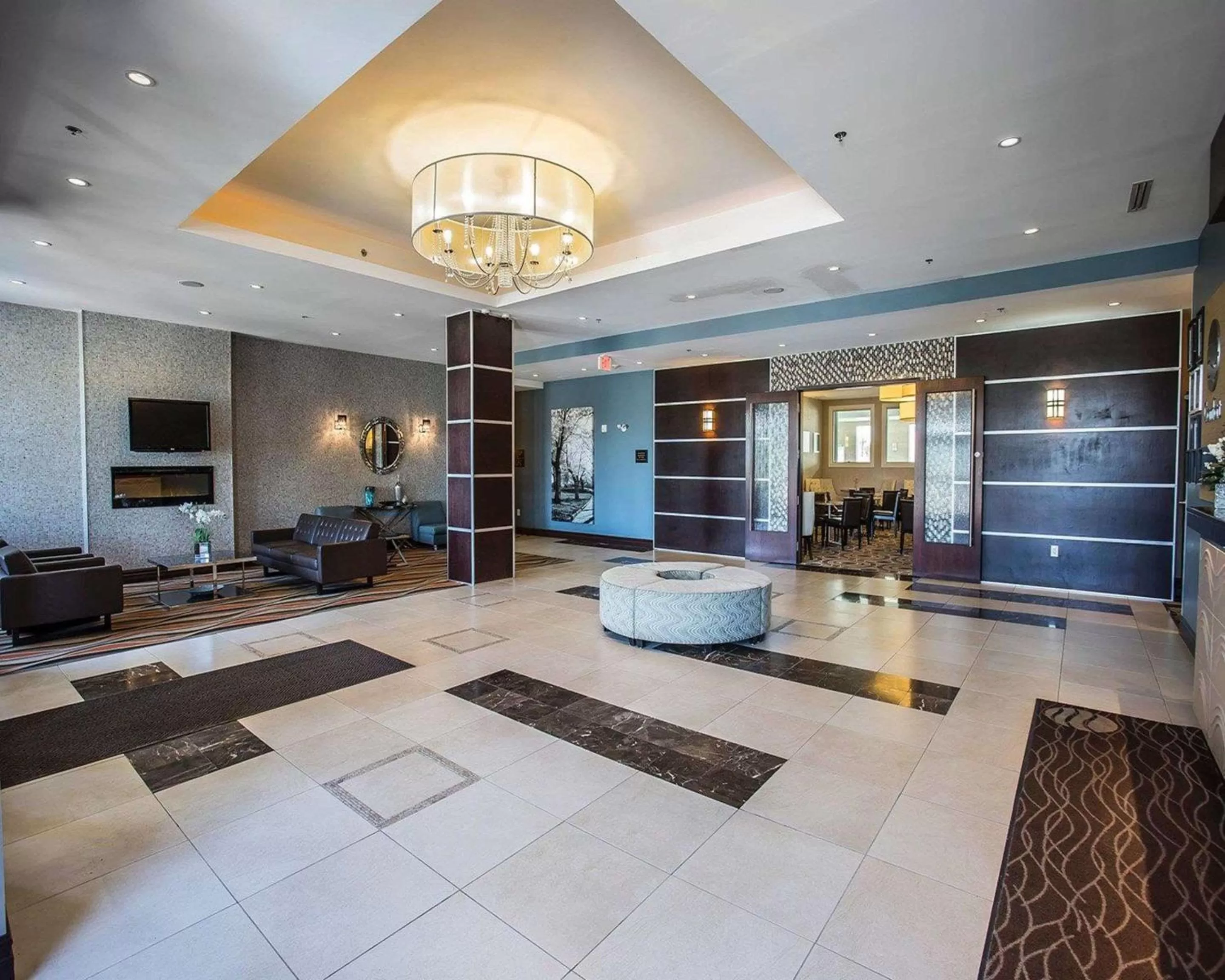 Lobby or reception in Comfort Hotel Bayer's Lake