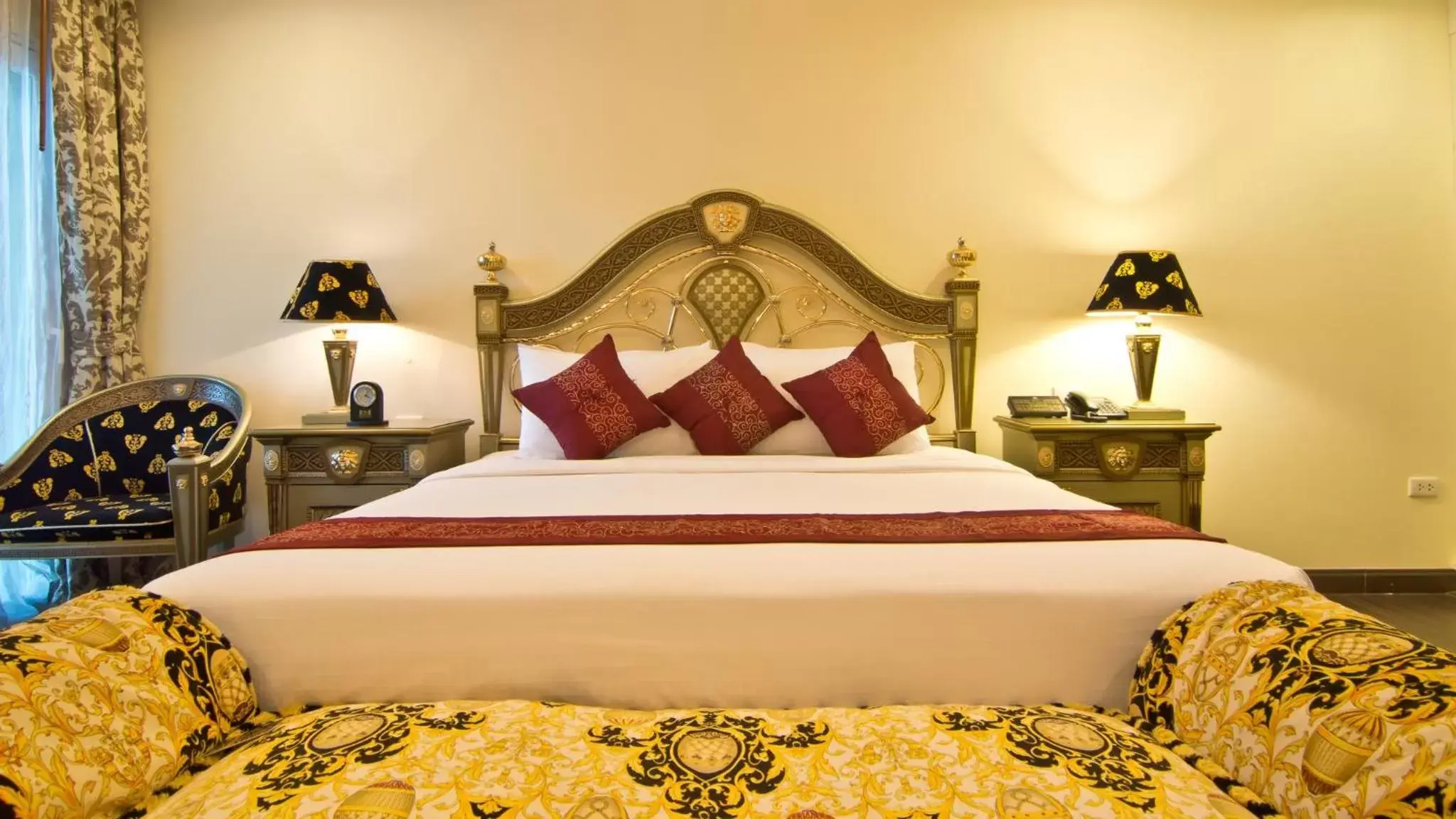 Photo of the whole room, Bed in LK Royal Suite Photo of the whole room, Bed in LK Royal Suite