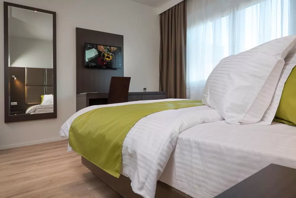 Photo of the whole room, Bed in Boutique Hotel Bellevue Rheinfelden / Basel