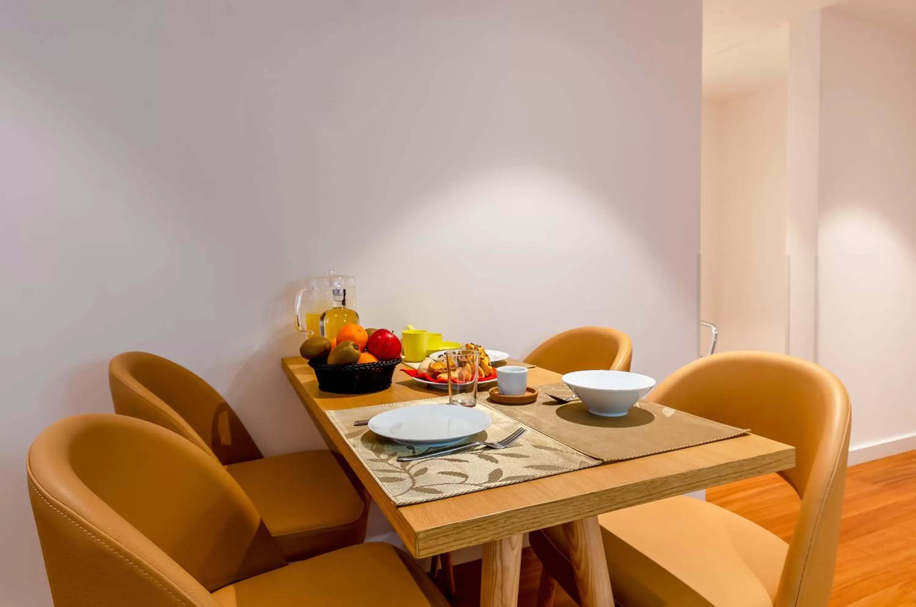Food and drinks, Dining Area in The 7 Hotel, Suites, Studios & Apartments