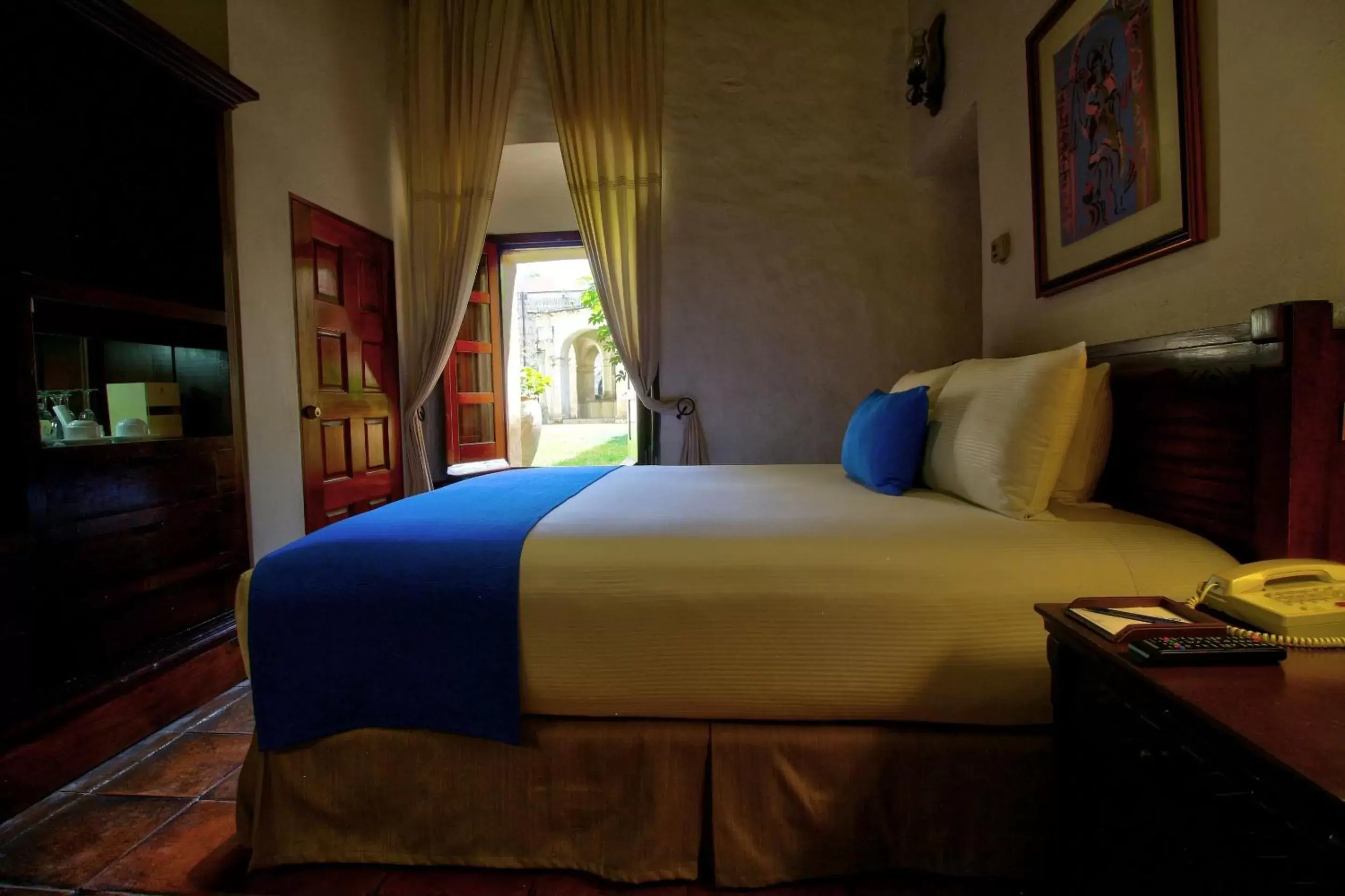 Photo of the whole room, Bed in Quinta Real Oaxaca