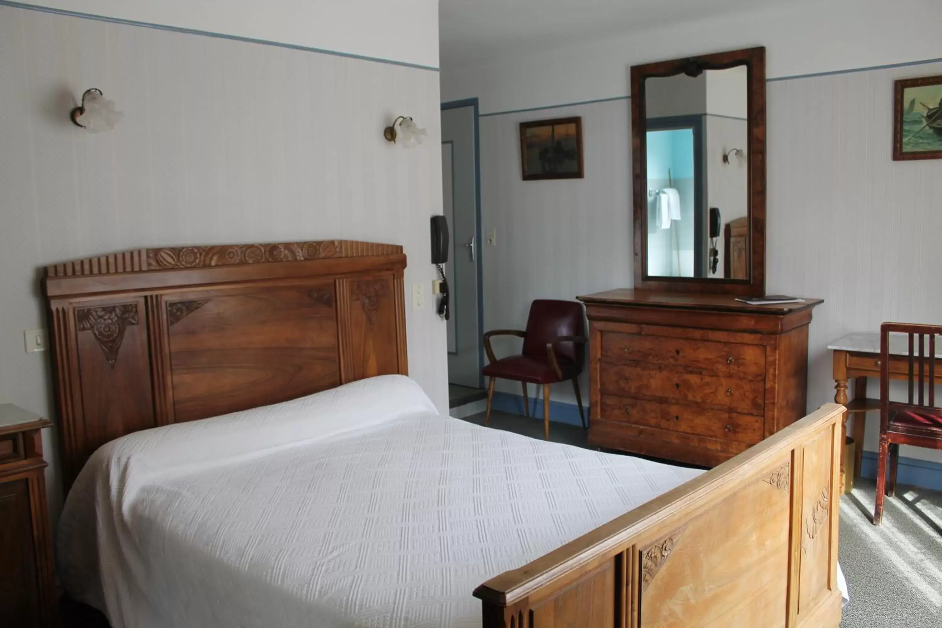 Photo of the whole room, Bed in Hôtel Le Portalou