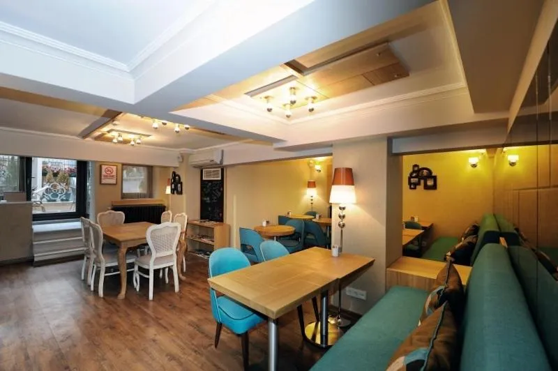 Restaurant/places to eat in Collage Pera Hotel