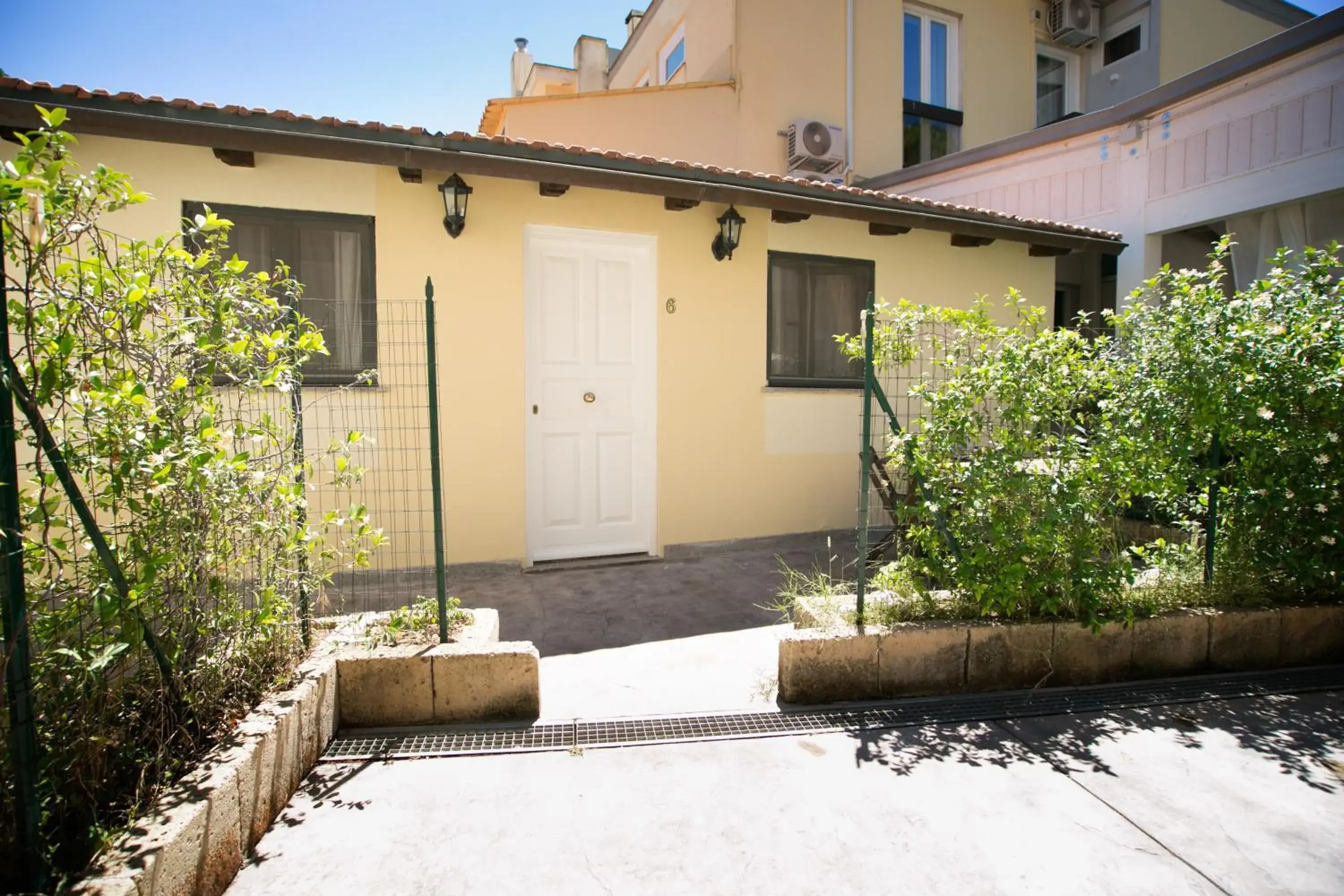 Patio, Property Building in Hotel La Torraccia