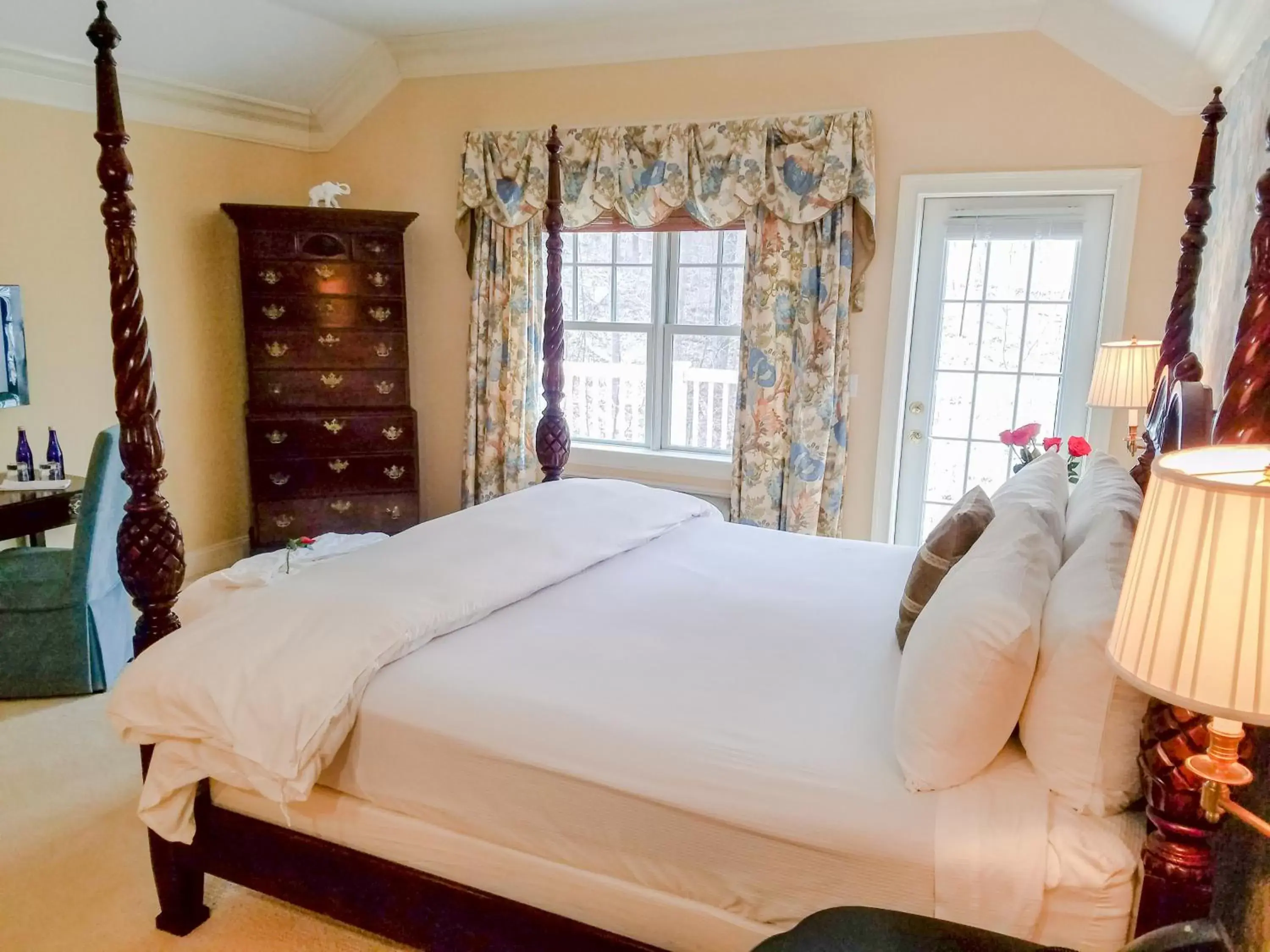 Bed in Copper Beech Inn