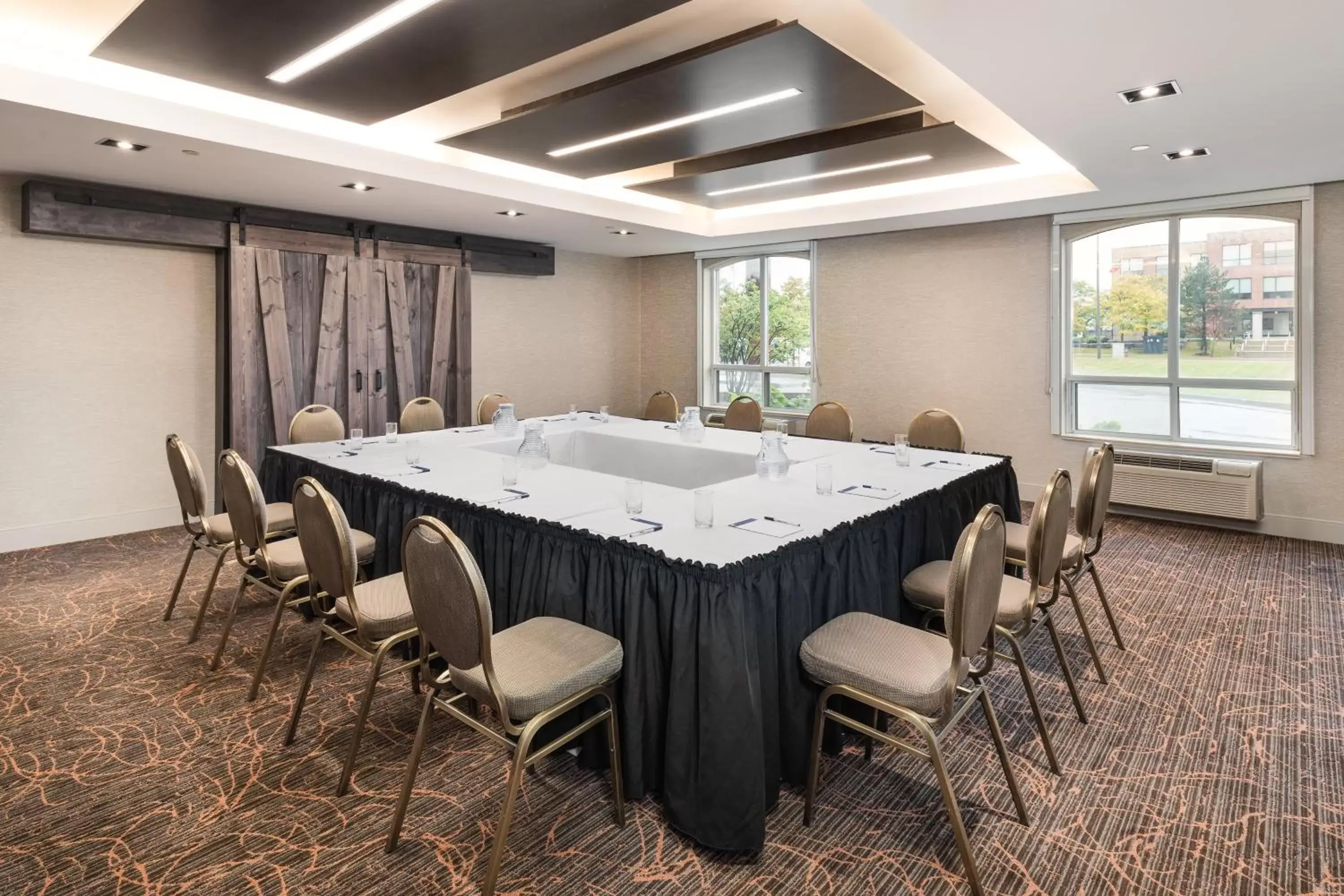 Meeting/conference room in Holiday Inn Express Hotel & Suites Milton, an IHG Hotel