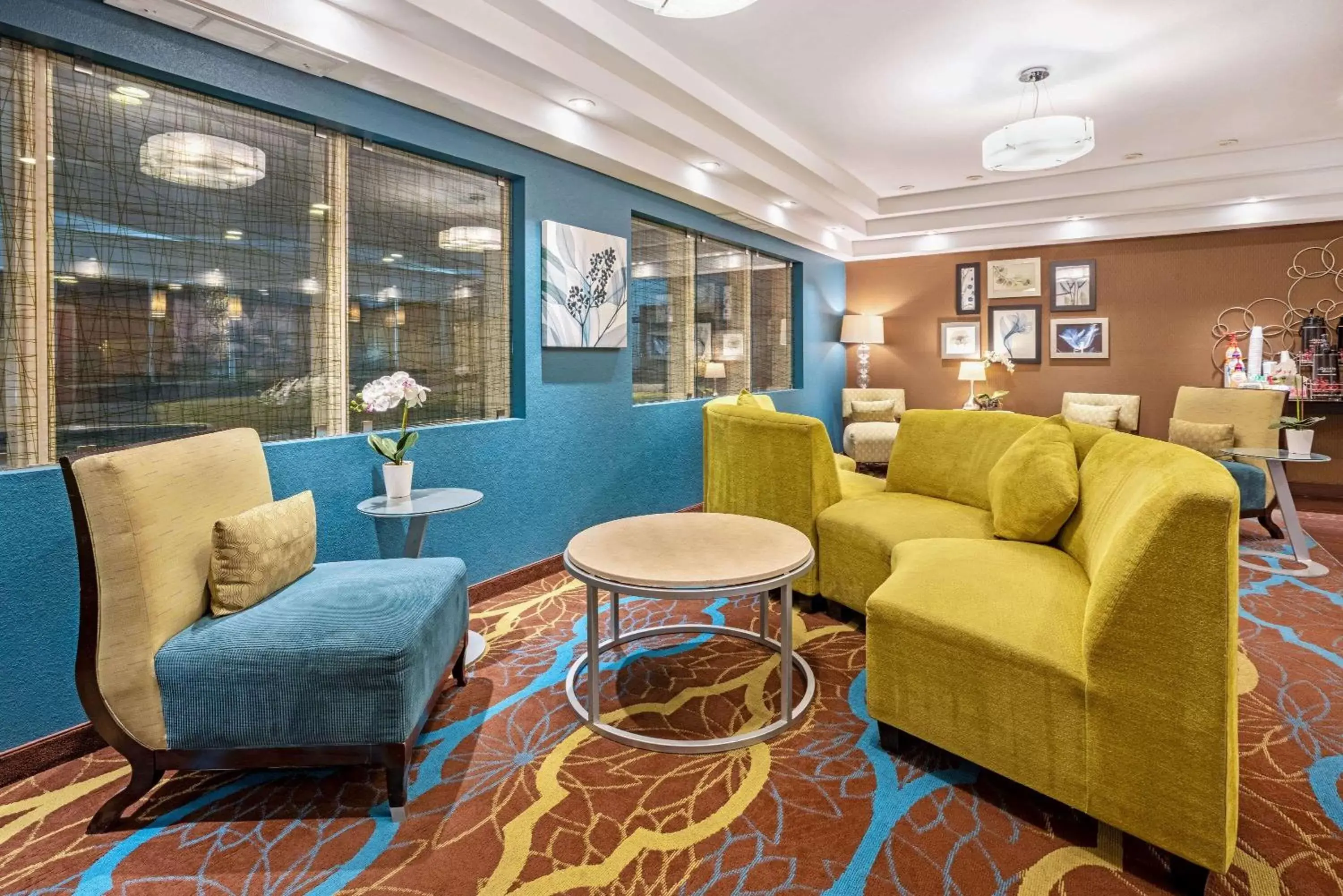 Lobby or reception, Lounge/Bar in La Quinta by Wyndham Boise Towne Square