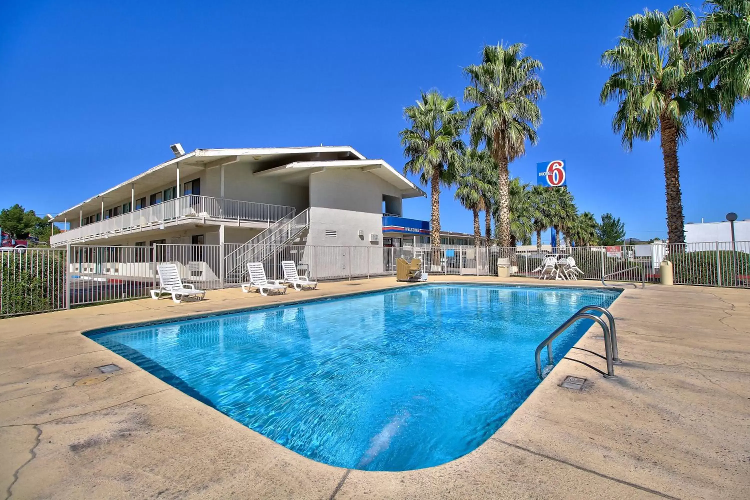 Swimming pool, Property Building in Motel 6-Nogales, AZ - Mariposa Road