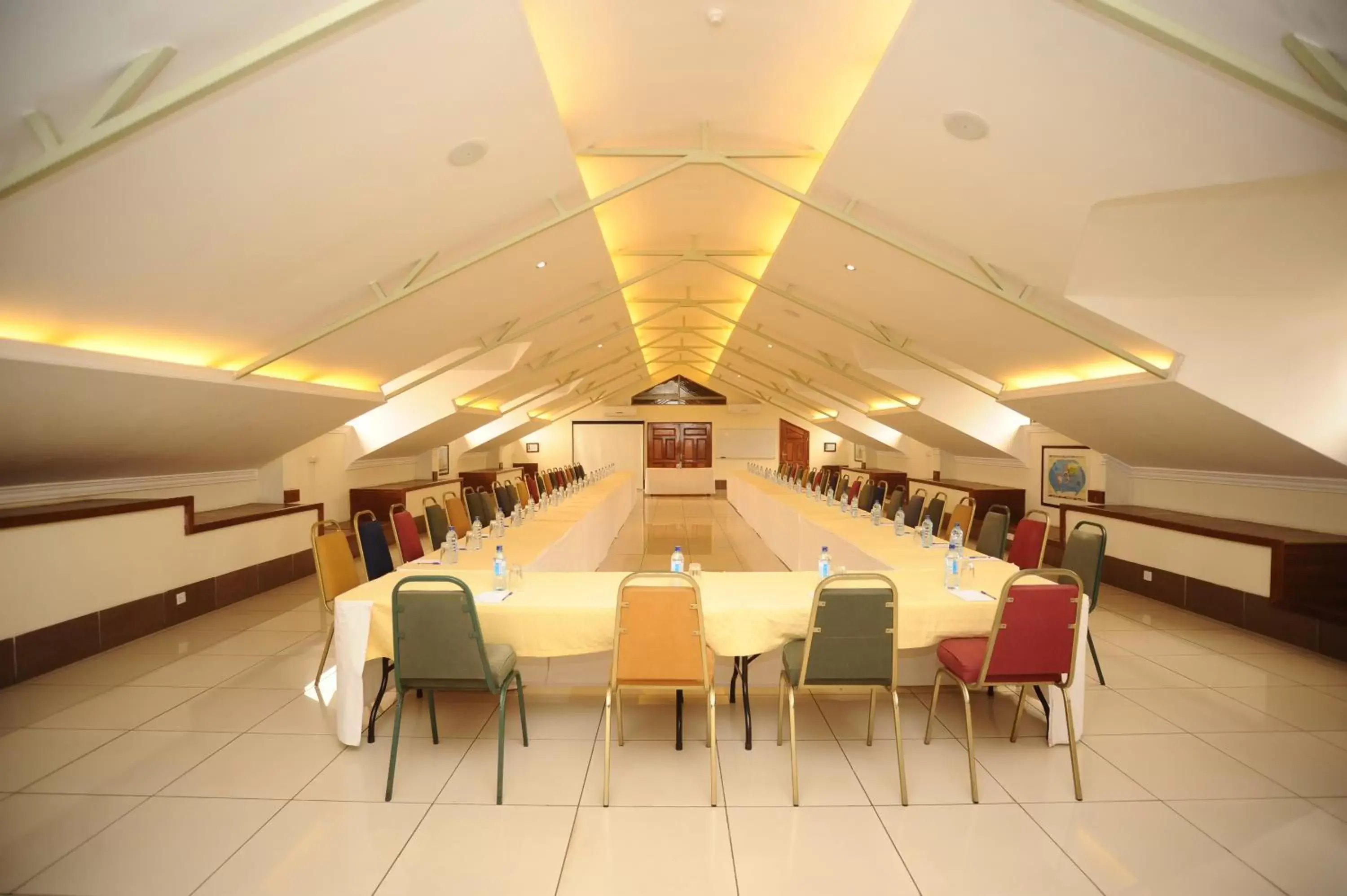 Meeting/conference room, Restaurant/Places to Eat in Kenya Comfort Suites