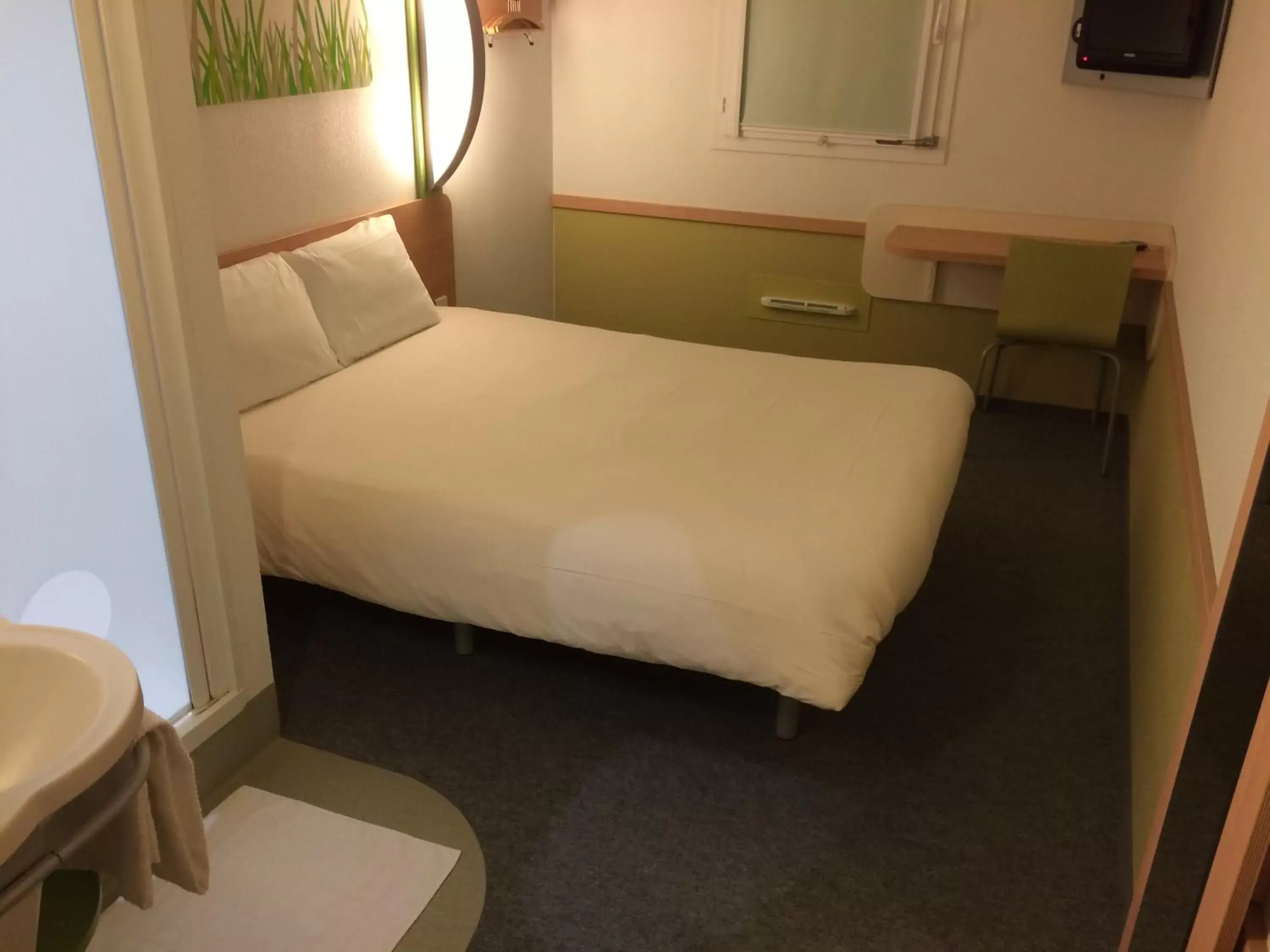 Bed in Ibis Budget Ancenis