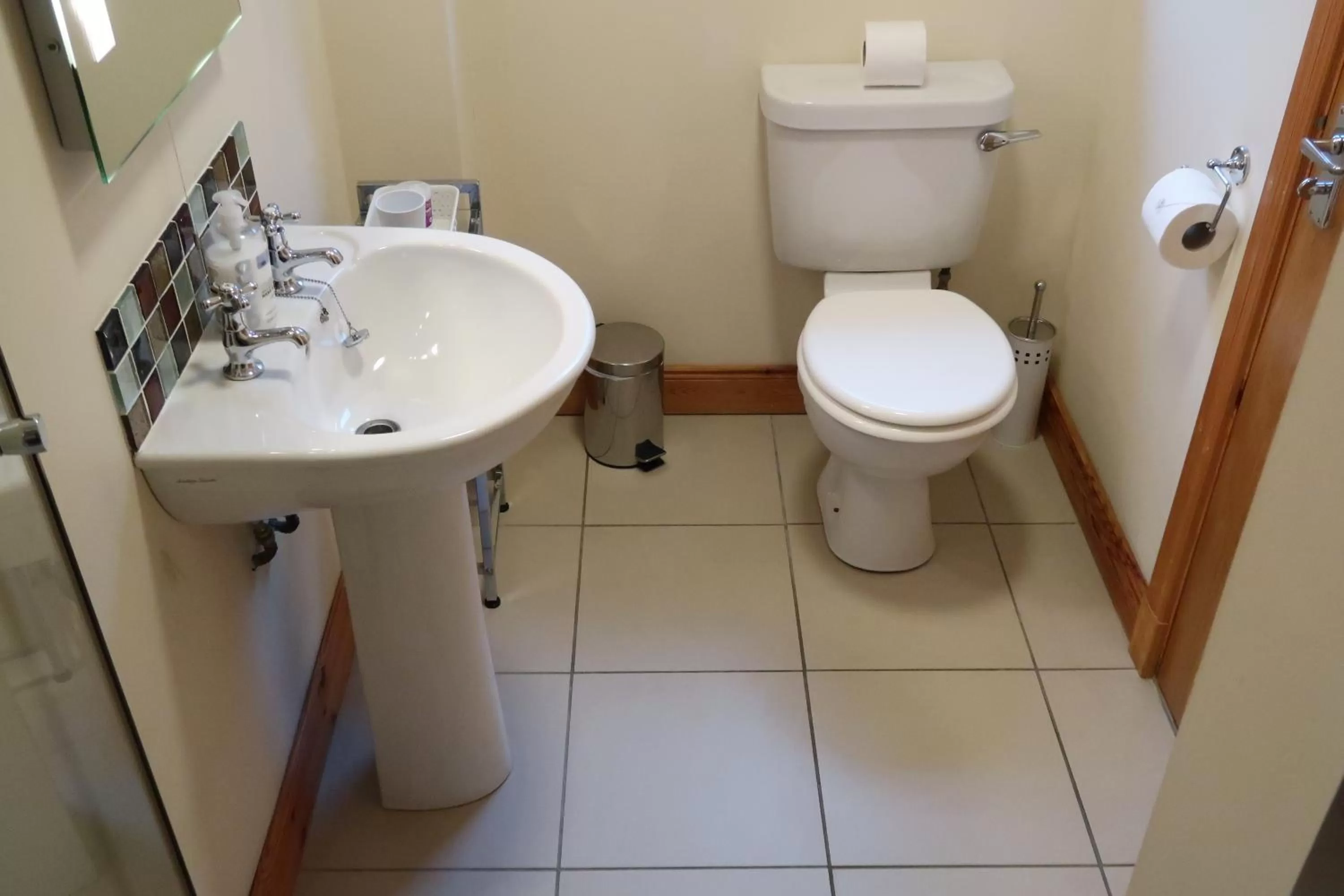 Shower in Corunna Bed & Breakfast and Corunna Cottage