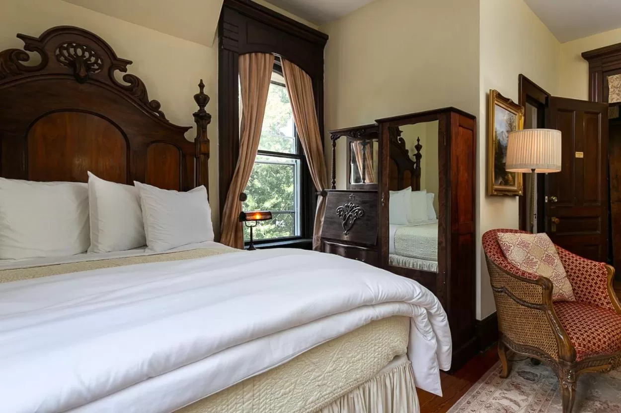 Bed in Cedar Crest Inn