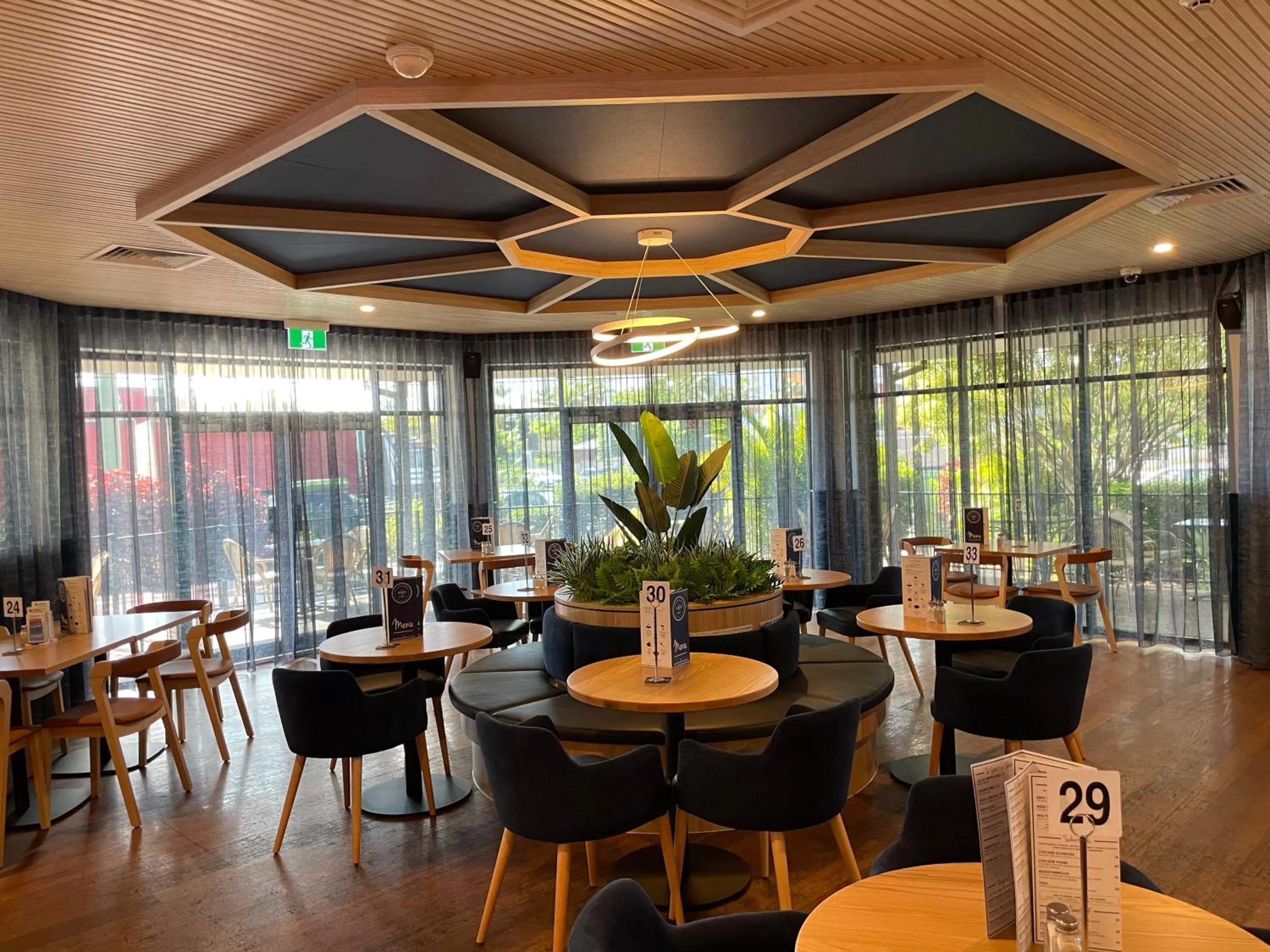 Restaurant/places to eat in Meadowbrook Hotel Brisbane