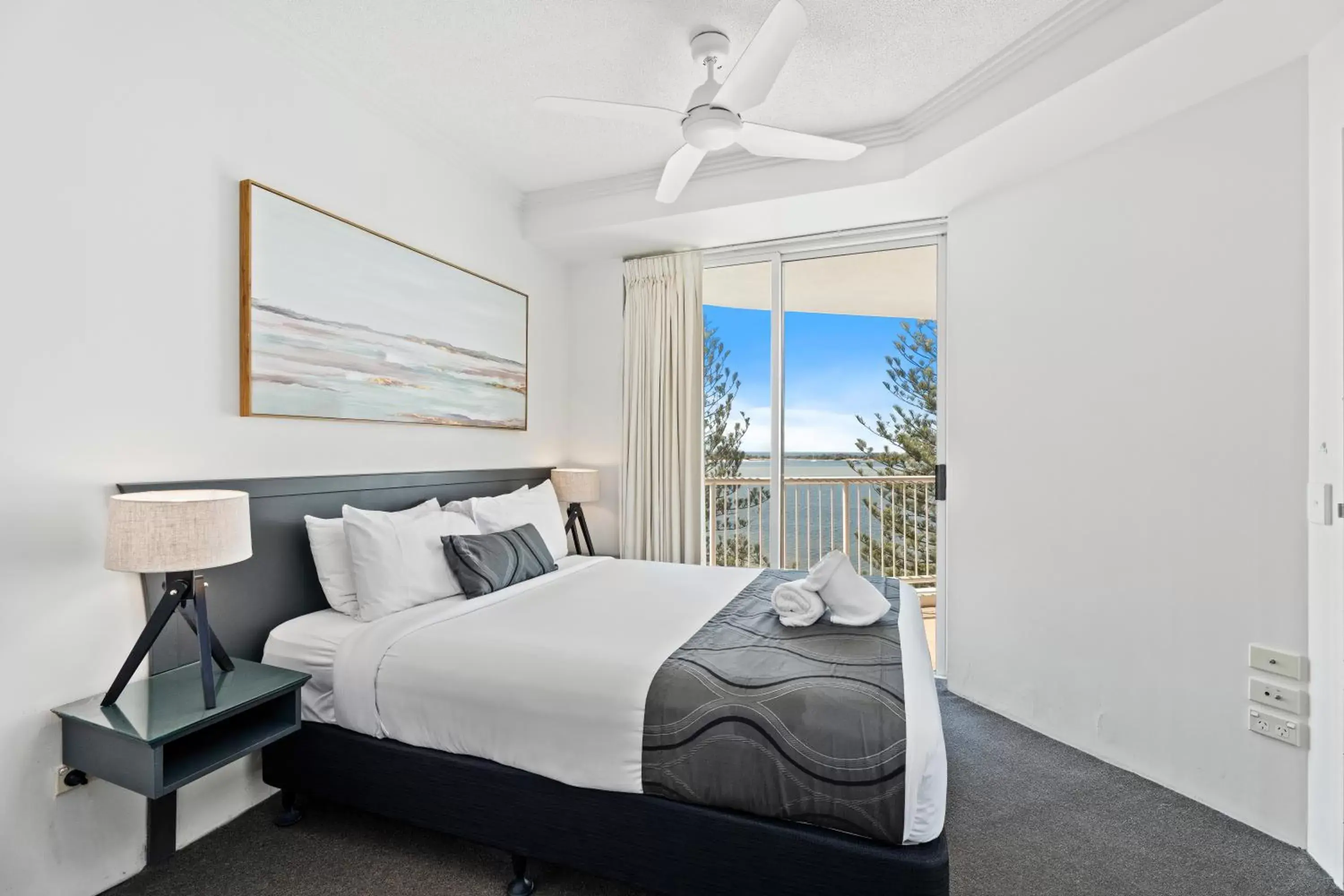 Bedroom, Bed in Crystal Bay On The Broadwater