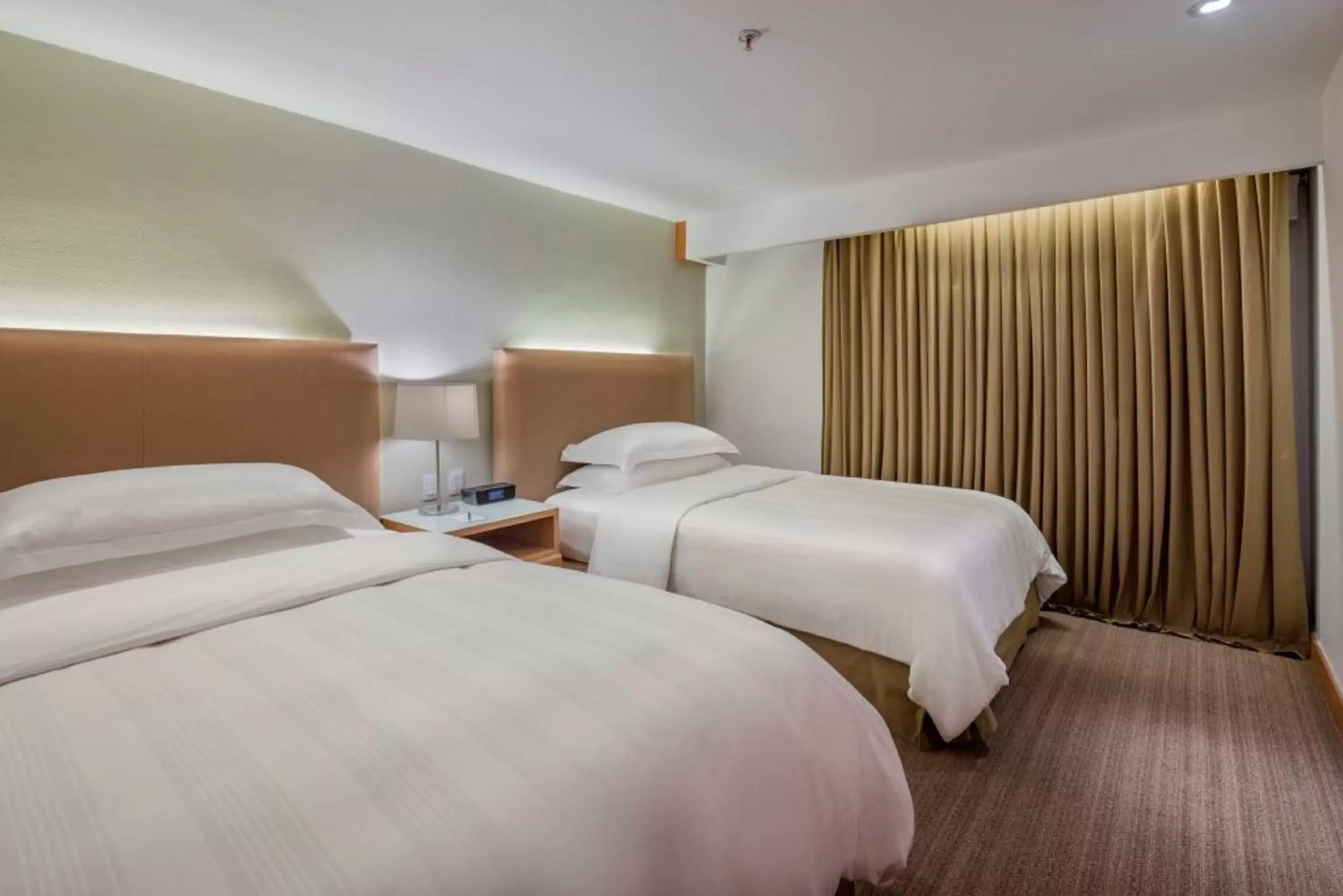 Bed in Presidente Intercontinental Puebla, an IHG Hotel