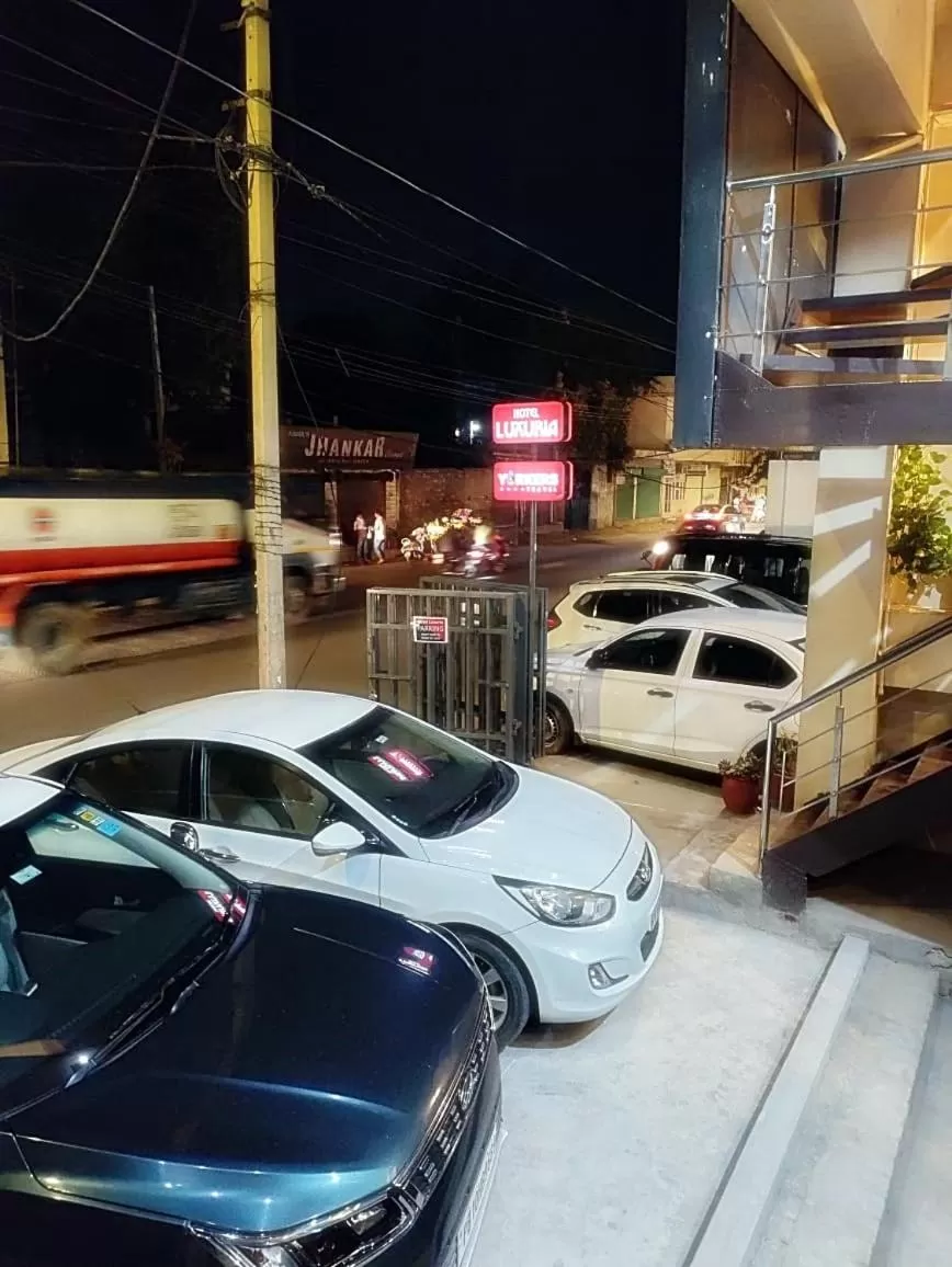 Parking in Hotel Luxuria