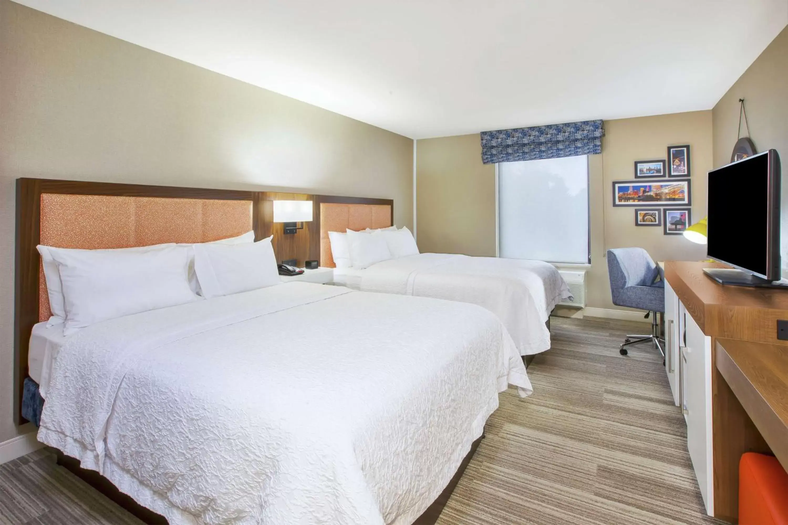 Bedroom, Bed in Hampton Inn & Suites Oakwood Village-Cleveland