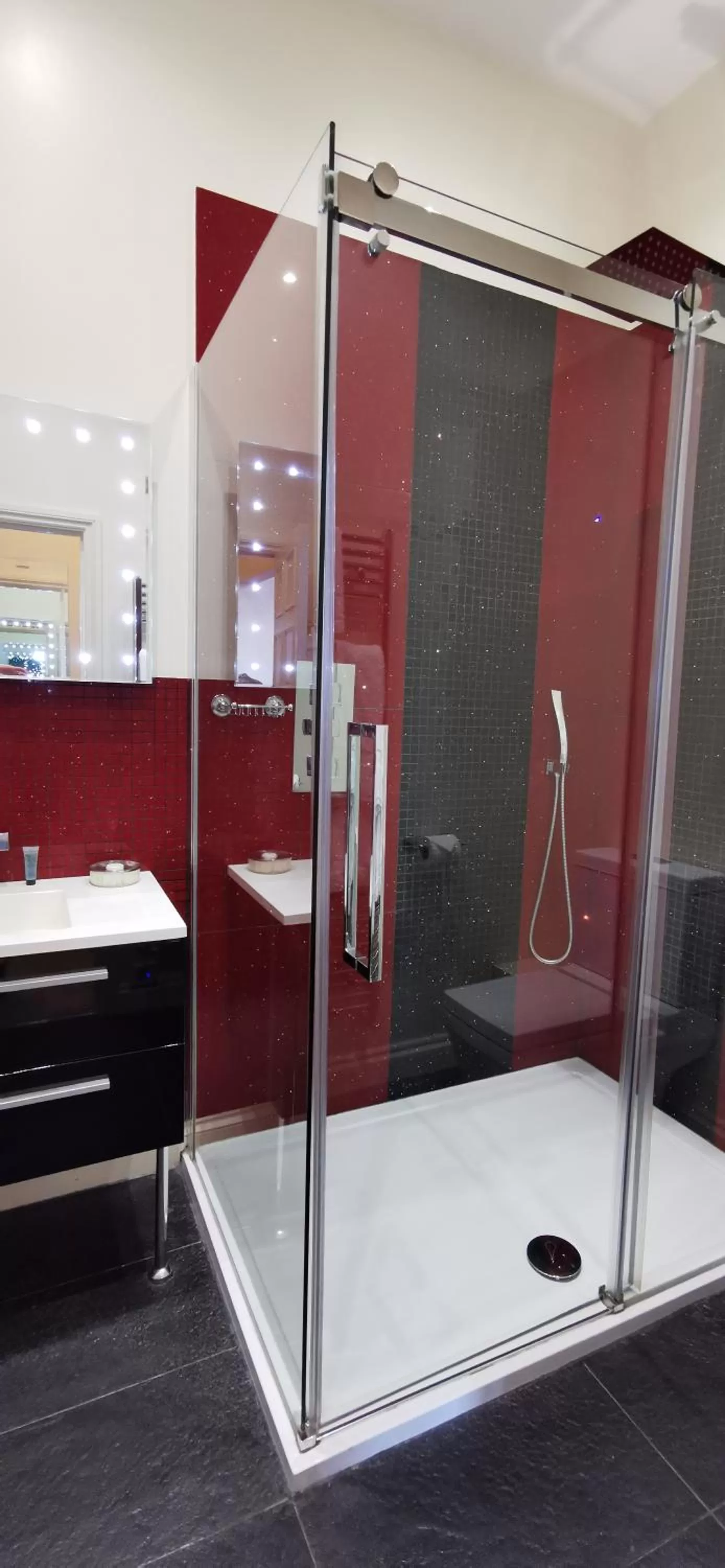 Bathroom in Buccleuch and Queensberry Arms Hotel