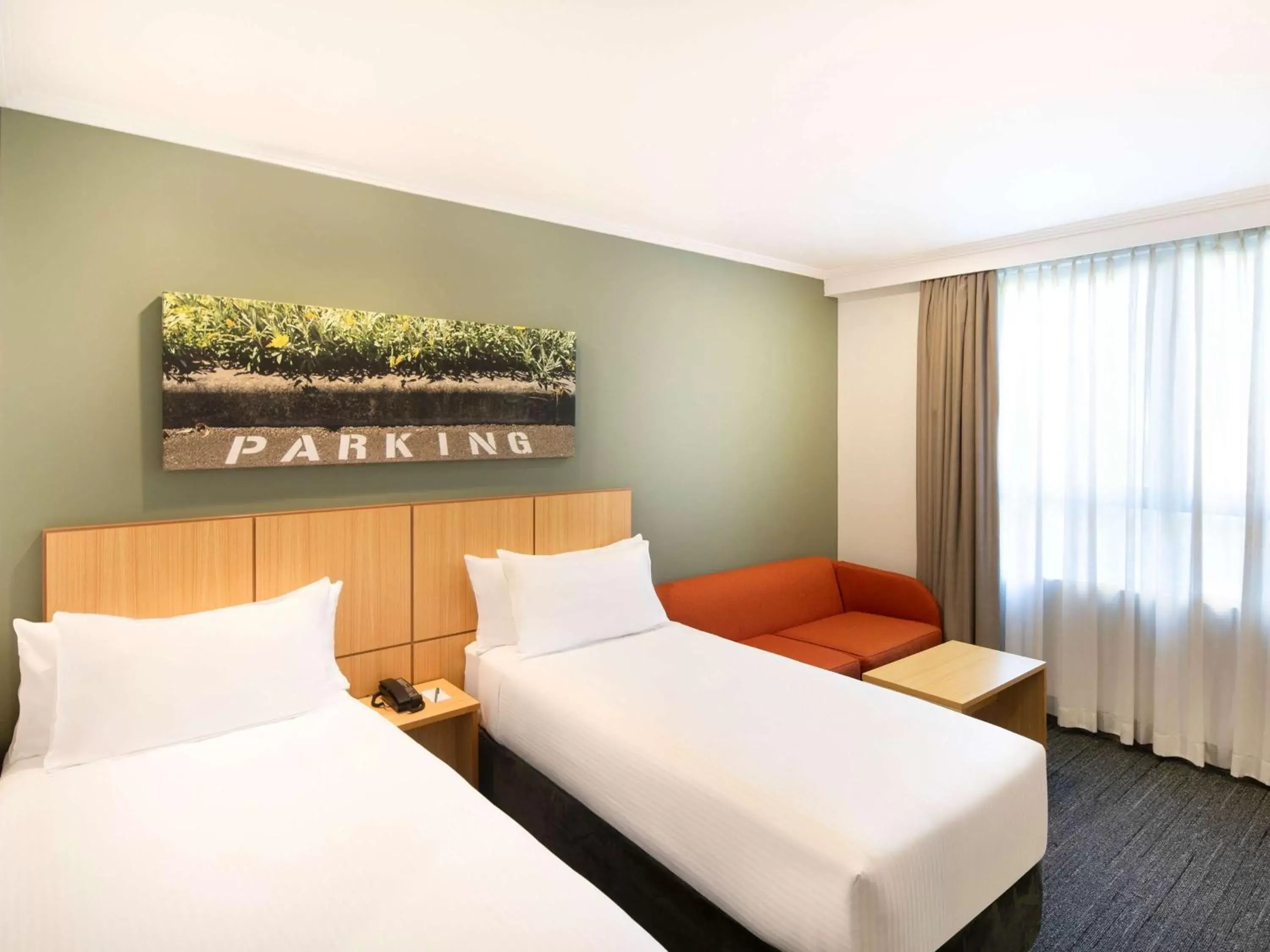 Bedroom, Bed in Mercure Sydney Macquarie Park