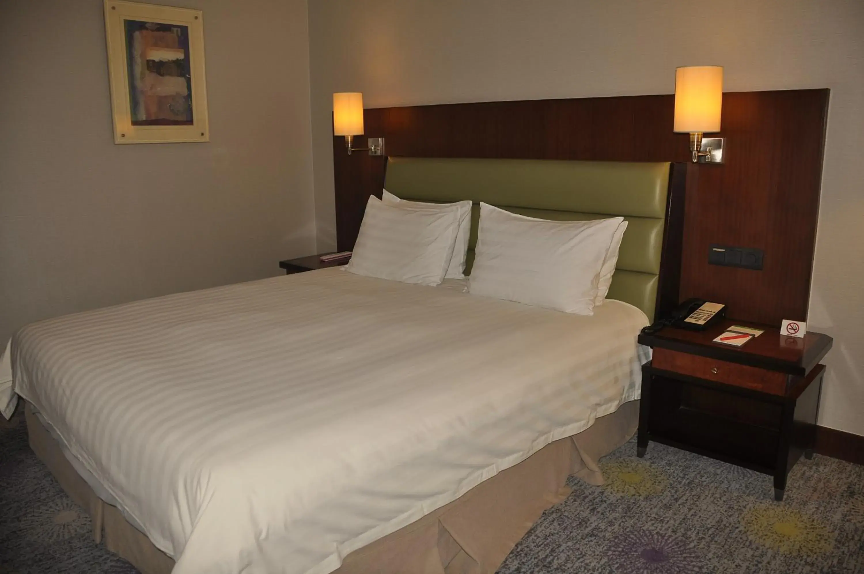 Bed in Ramada Plaza Hotel Pudong