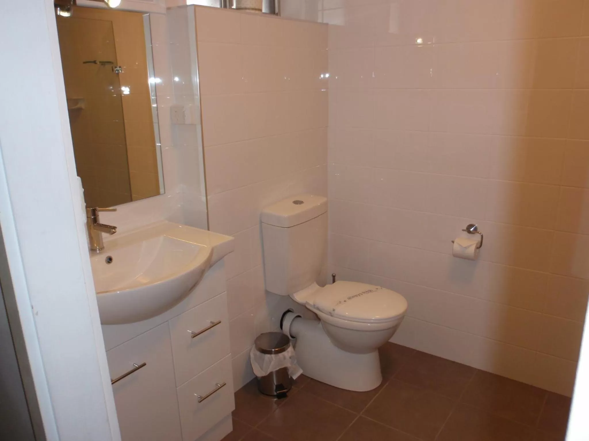 Toilet in Mid City Plantation Motel