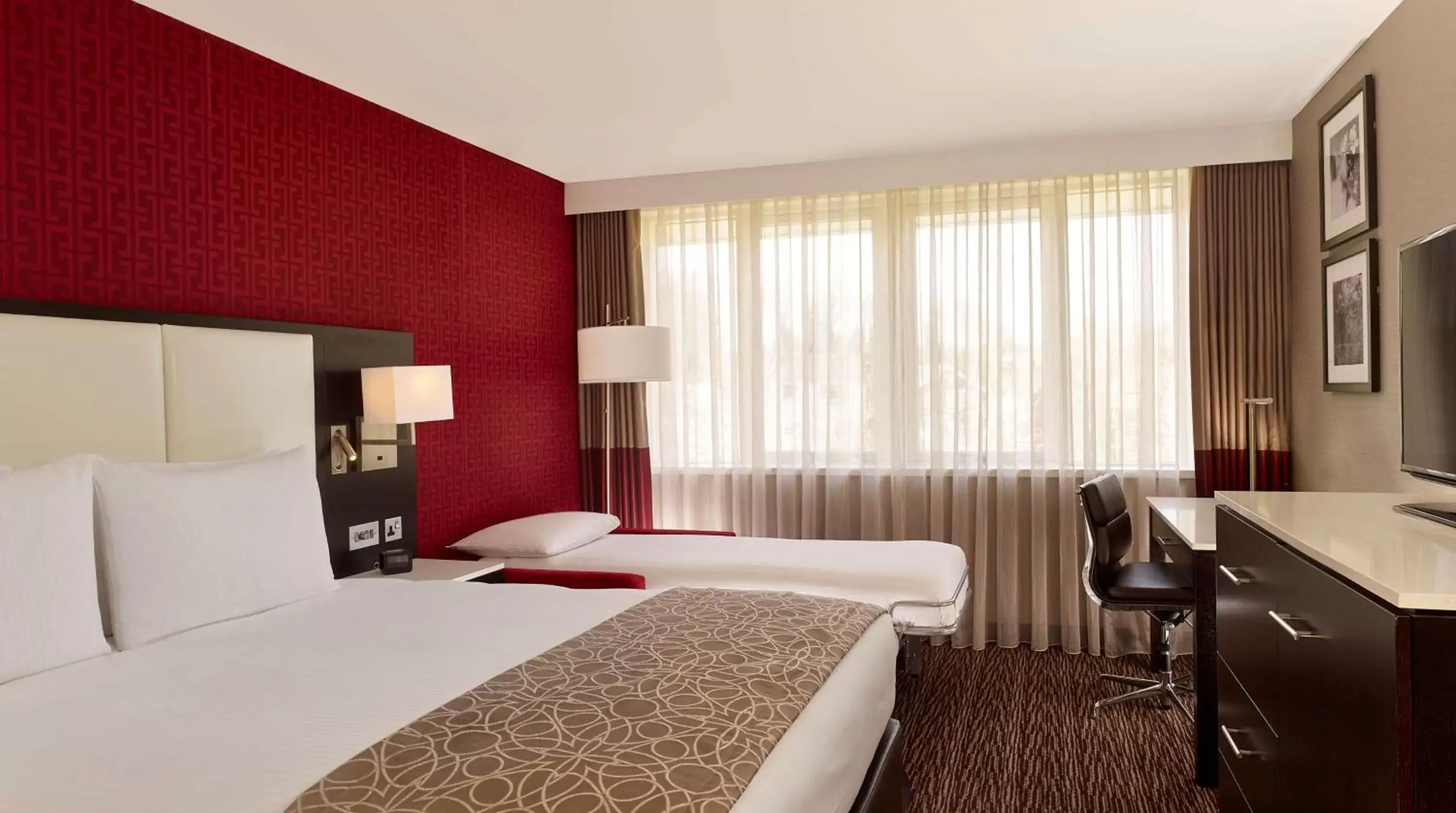 Bed in DoubleTree by Hilton Hotel Nottingham - Gateway