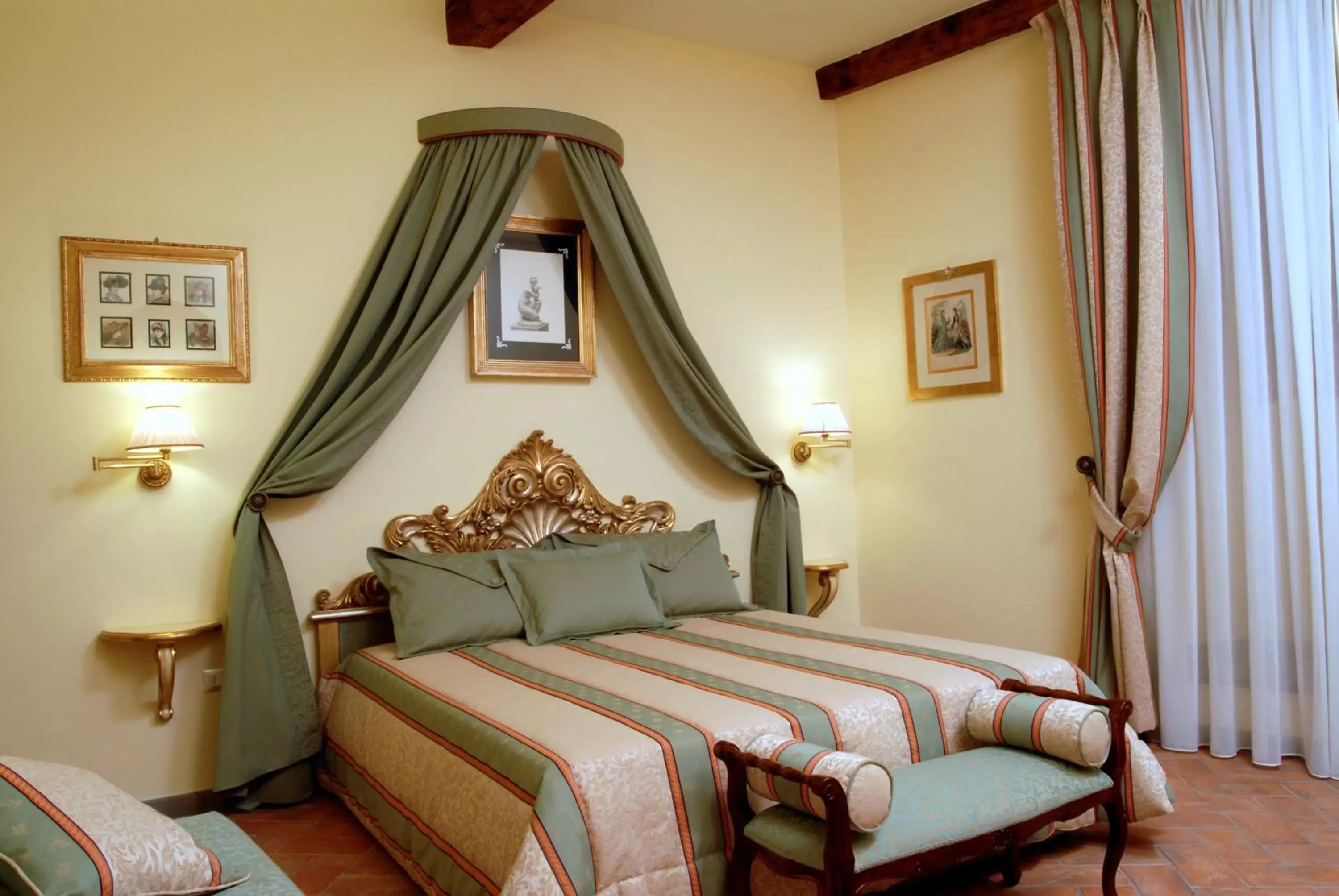 Bed in La Casa Del Garbo - Luxury Rooms & Suite