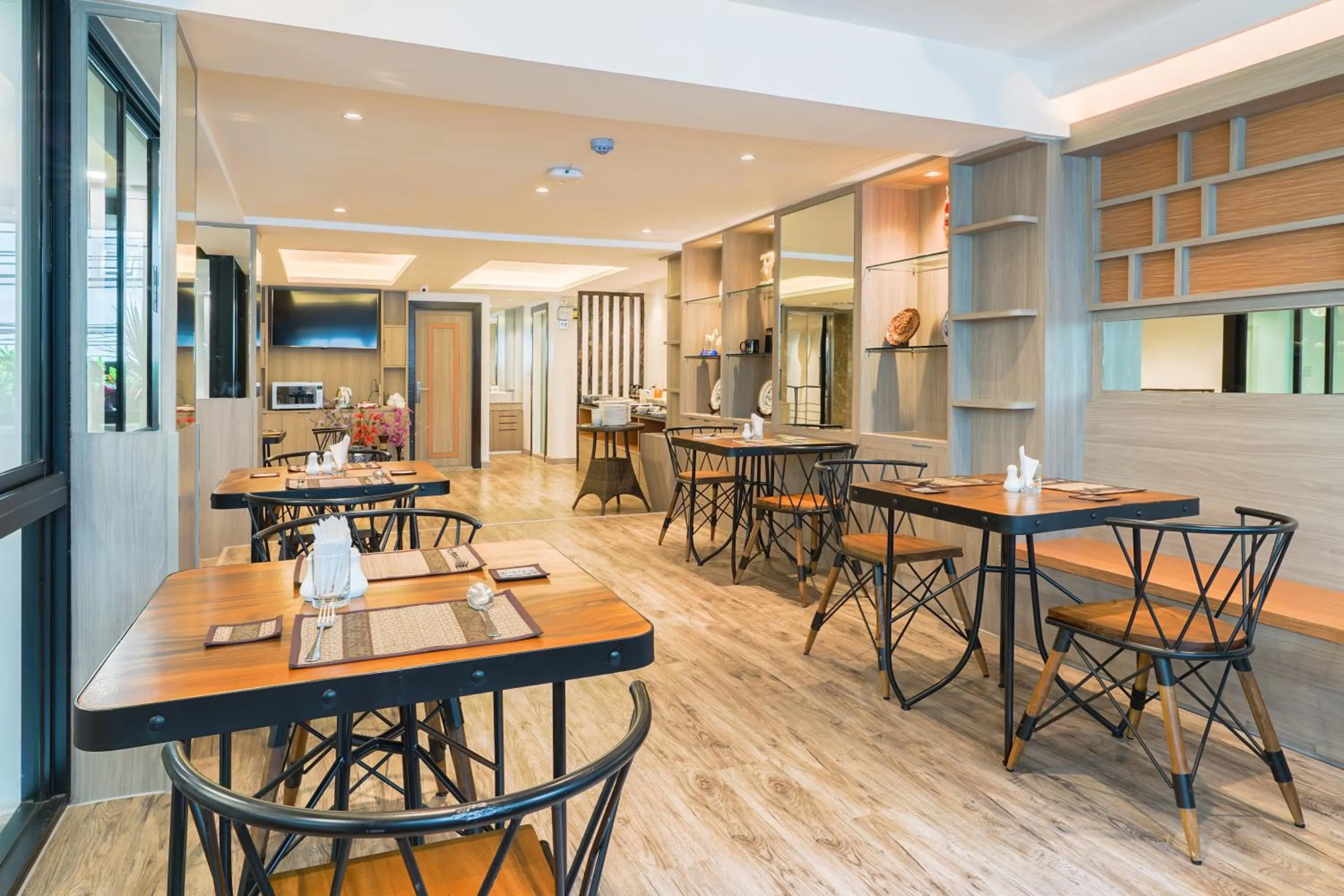 Restaurant/places to eat in 4M Pratunam Hotel